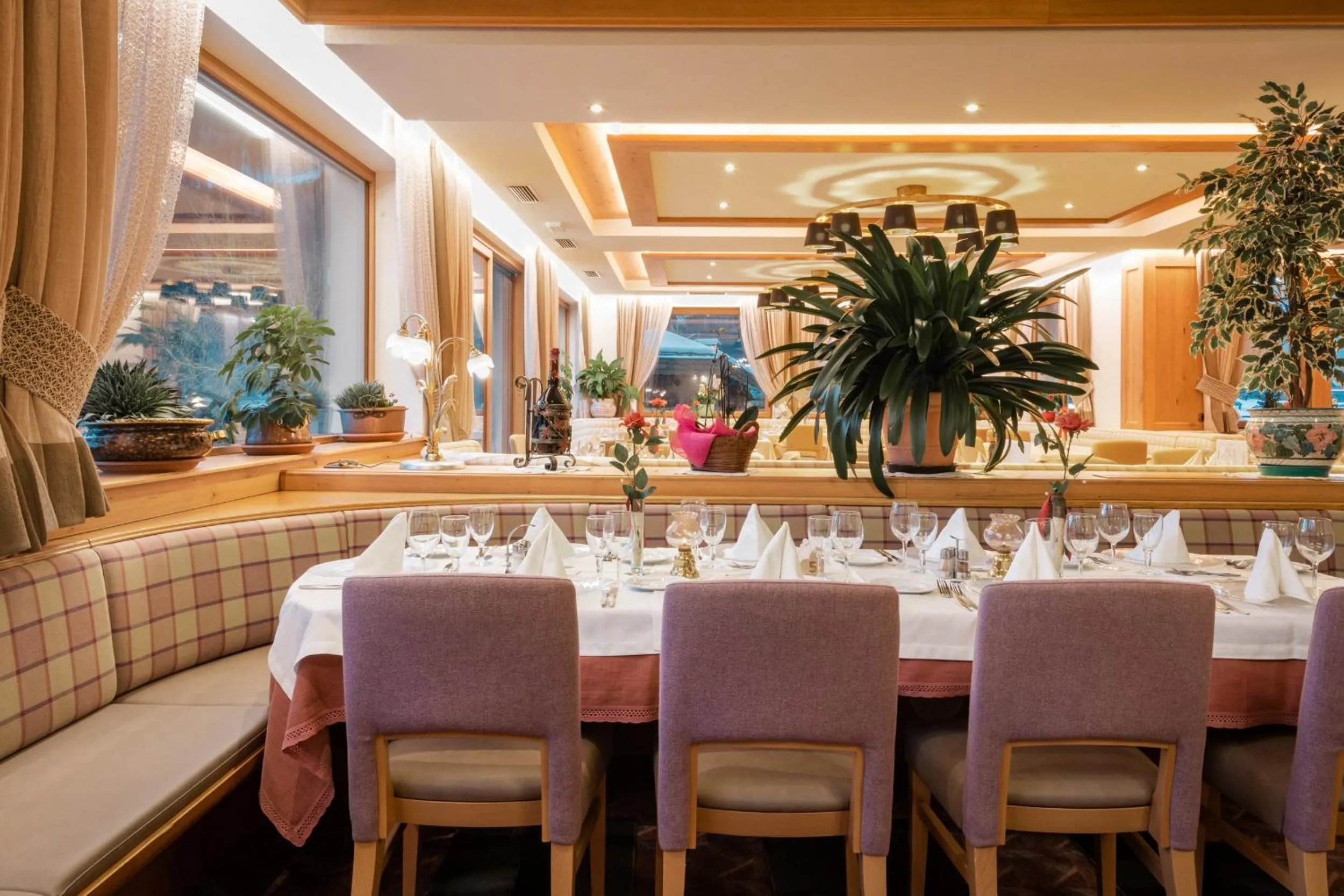 Restaurant/places to eat in Hotel Cesa Tyrol