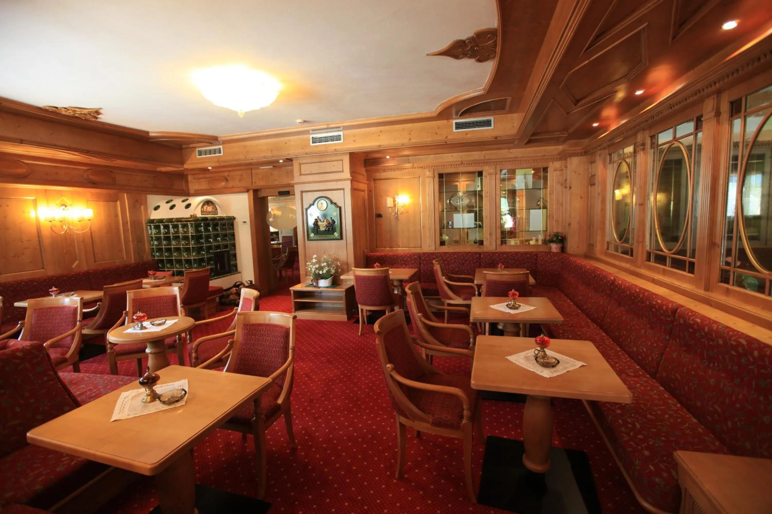 Lounge or bar in Hotel Cesa Tyrol