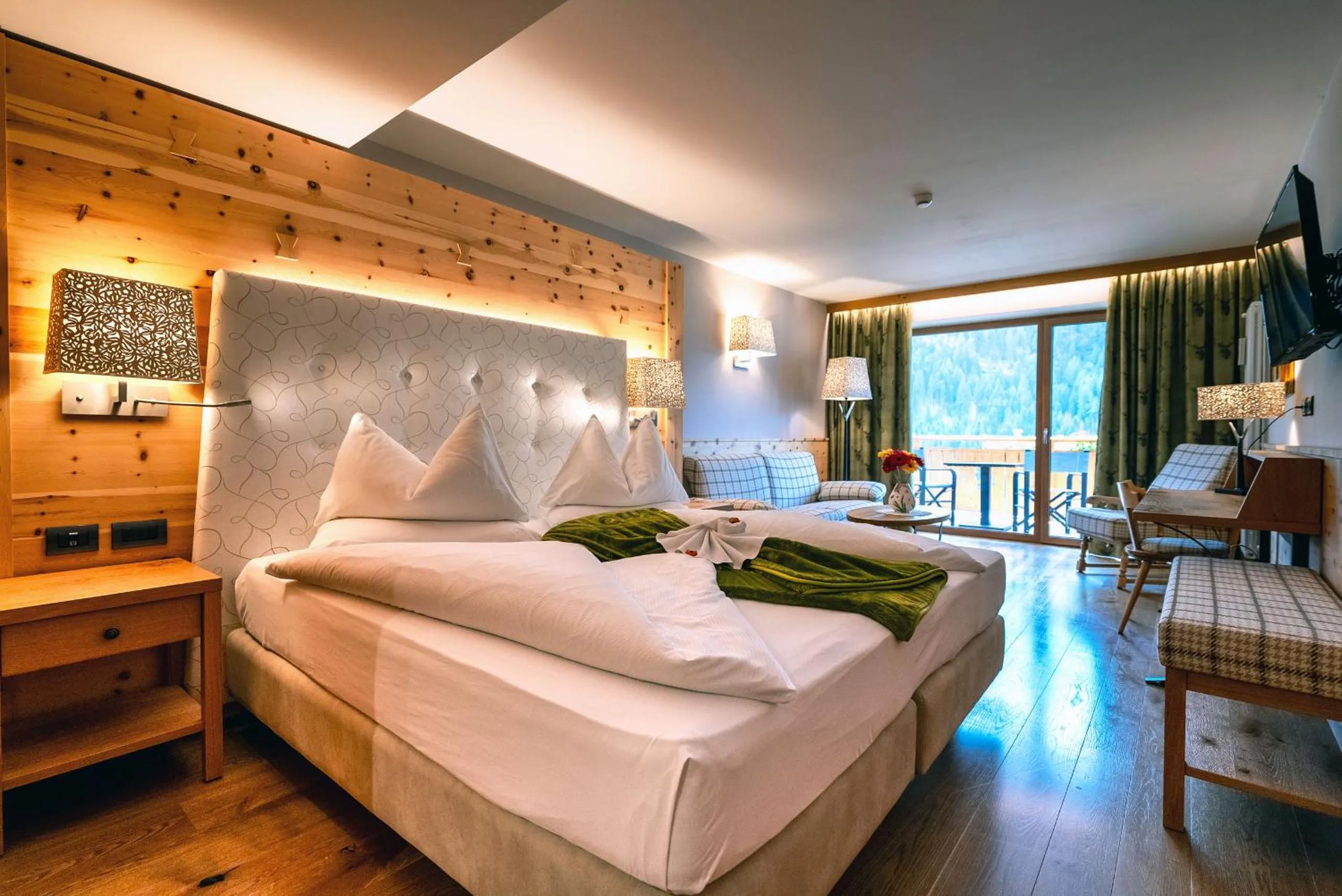 Bedroom, Bed in Hotel Cesa Tyrol