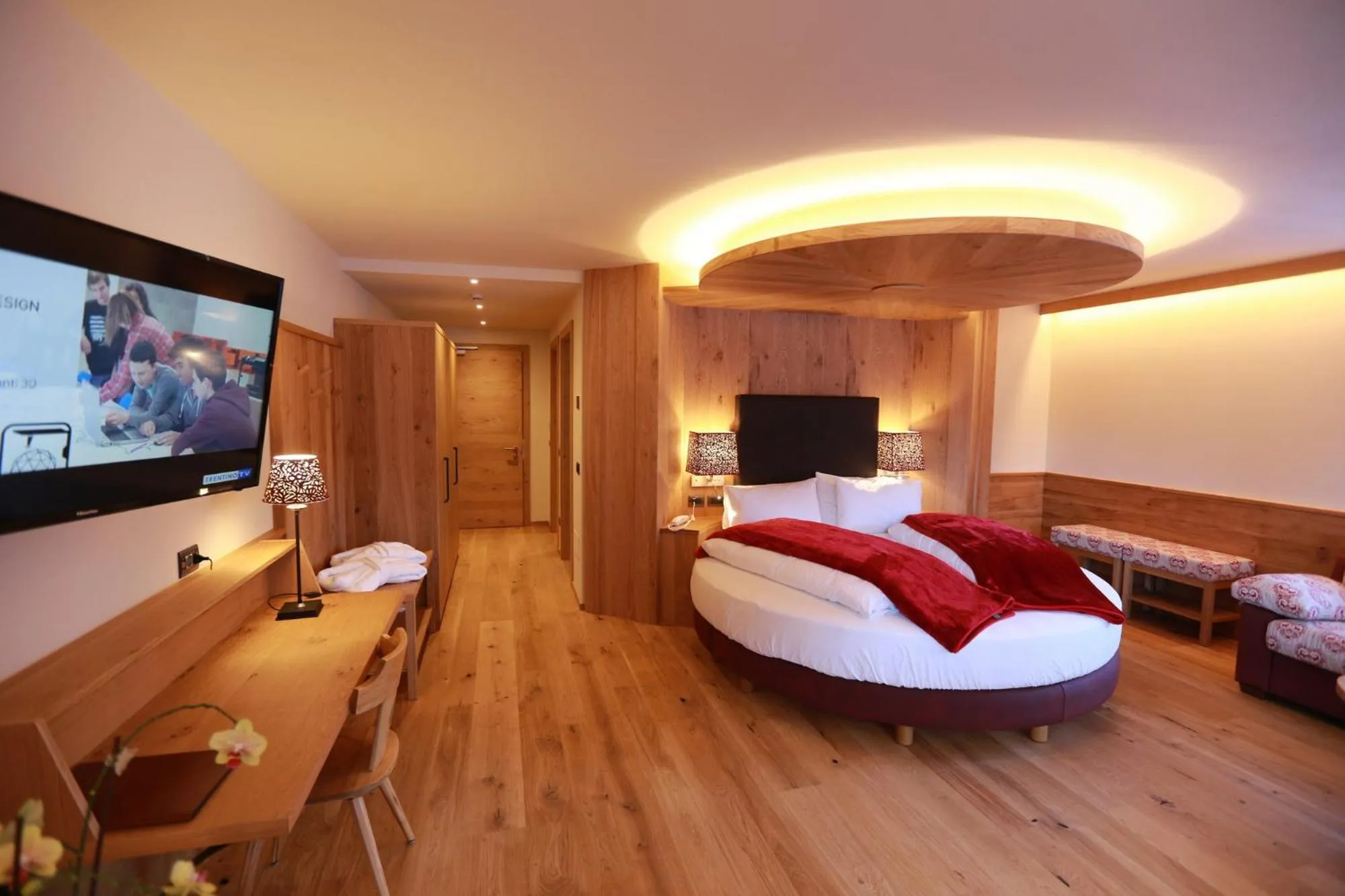 Photo of the whole room, Bed in Hotel Cesa Tyrol