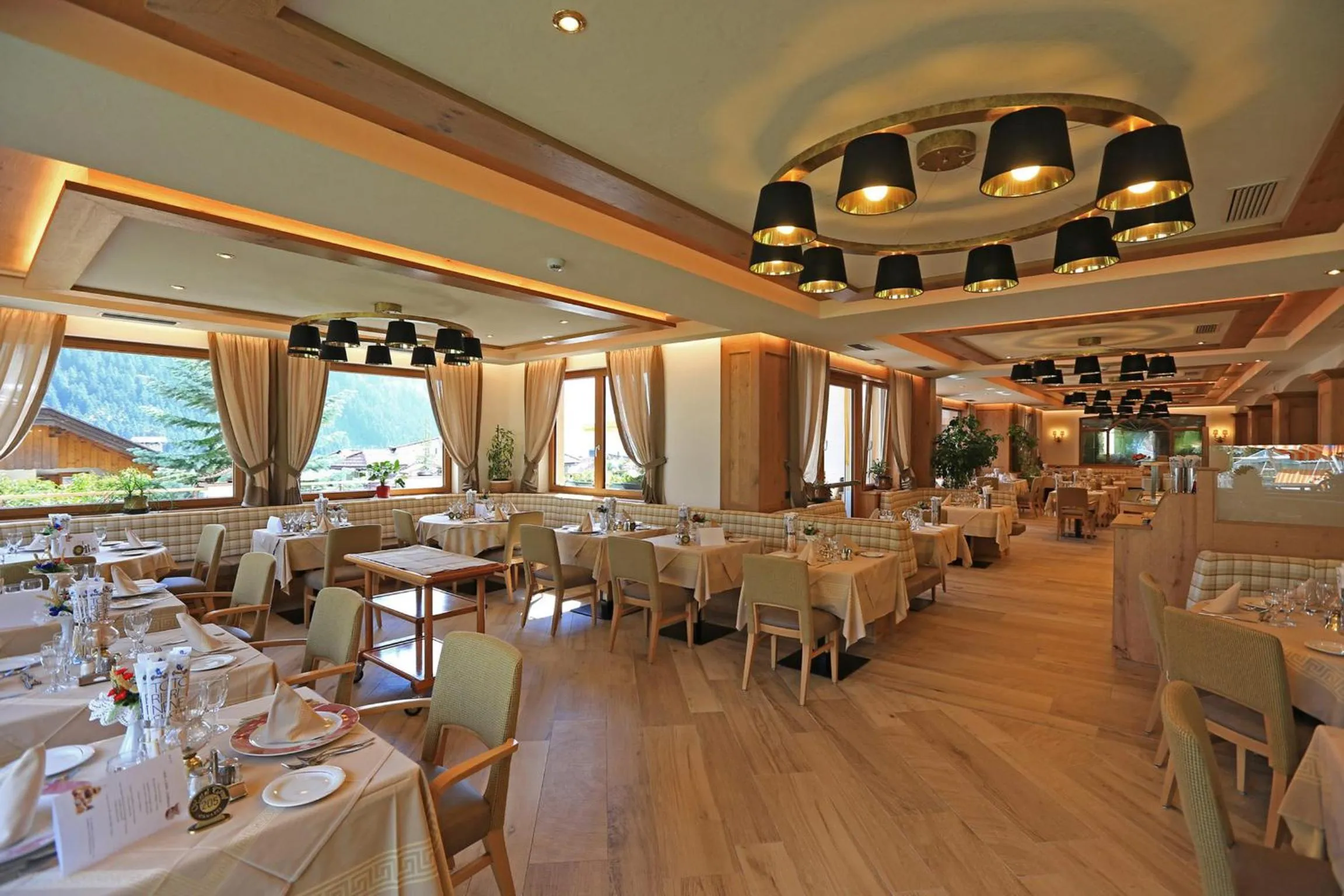 Restaurant/places to eat in Hotel Cesa Tyrol