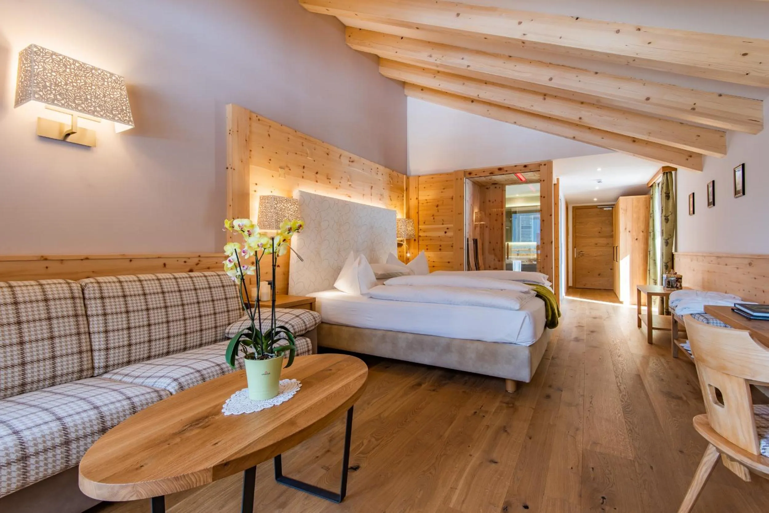 Photo of the whole room, Bed in Hotel Cesa Tyrol