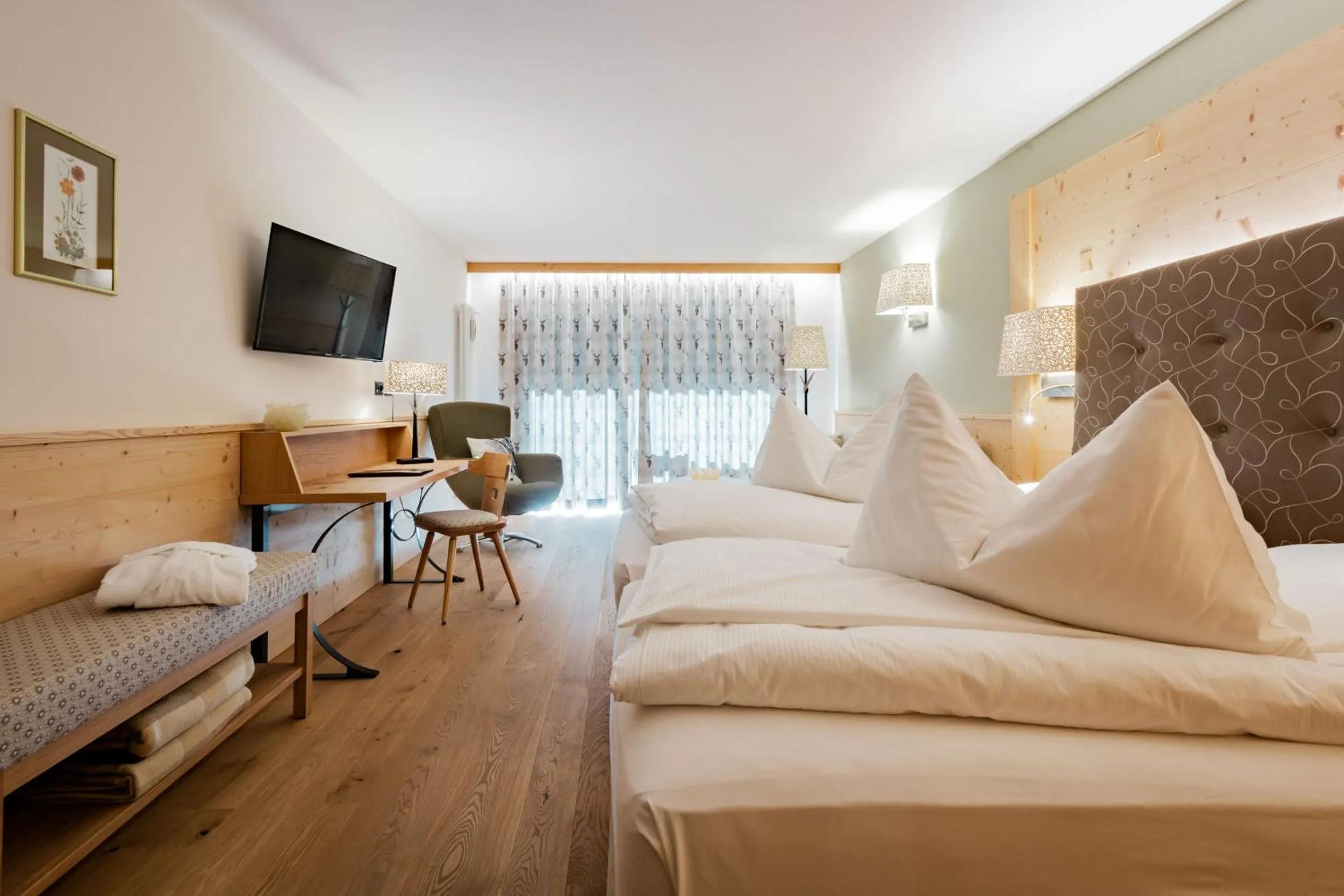 Bedroom, Bed in Hotel Cesa Tyrol