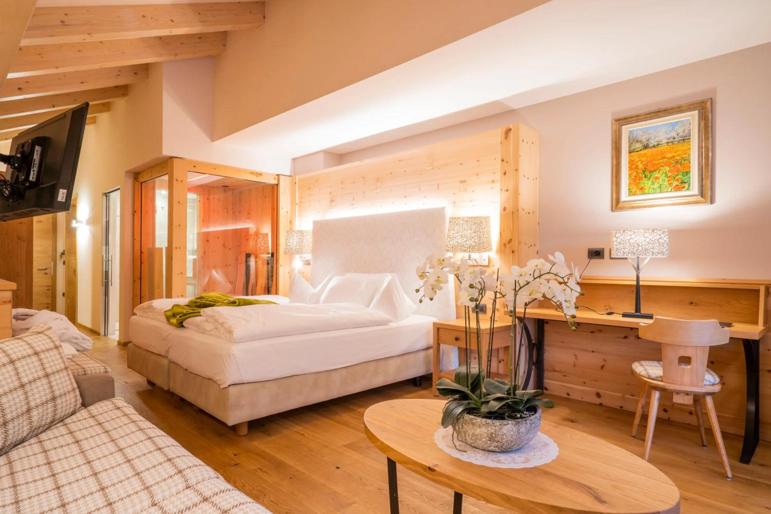 Photo of the whole room, Bed in Hotel Cesa Tyrol