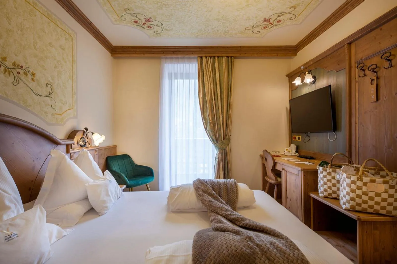 Bedroom, Bed in ADLER MERYEM wellness hotel - Andalo
