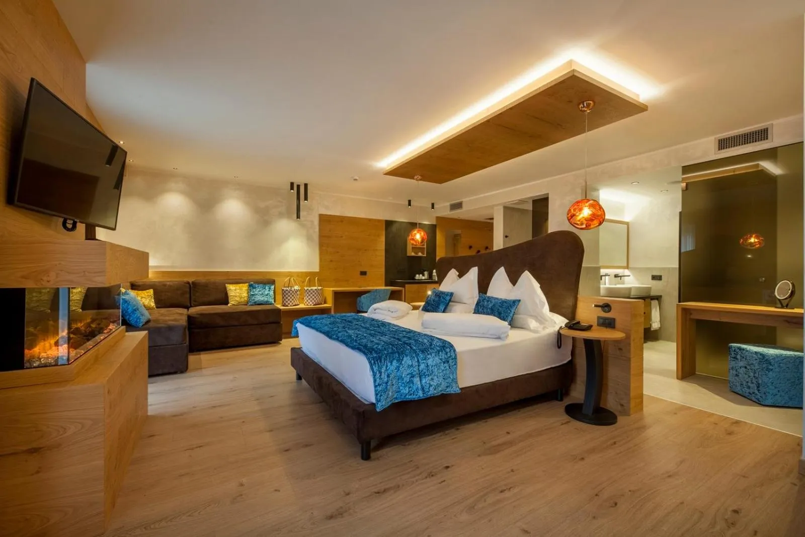 Photo of the whole room, Bed in ADLER MERYEM wellness hotel - Andalo