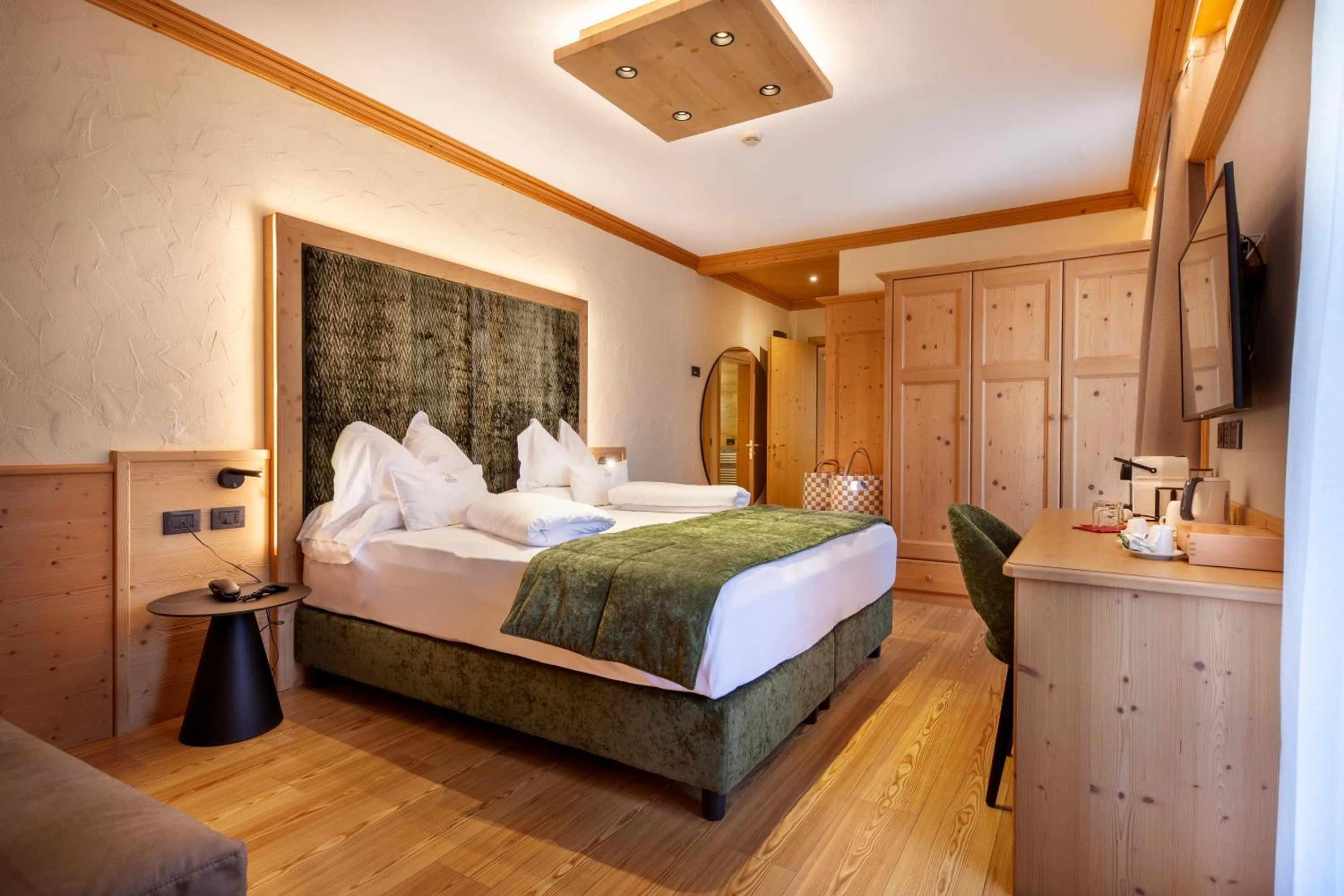 Bed in ADLER MERYEM wellness hotel - Andalo