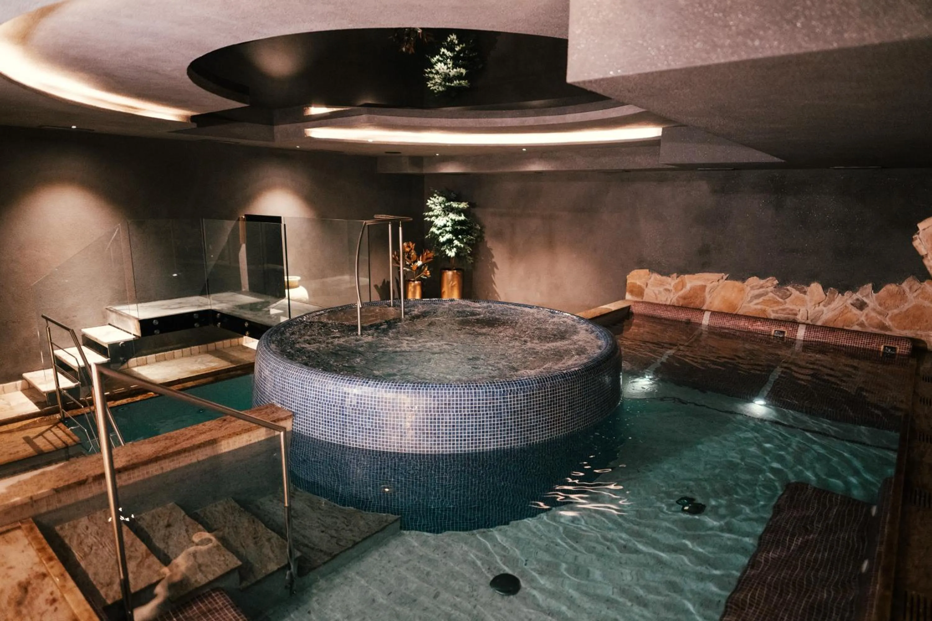 Hot Tub in ADLER MERYEM wellness hotel - Andalo