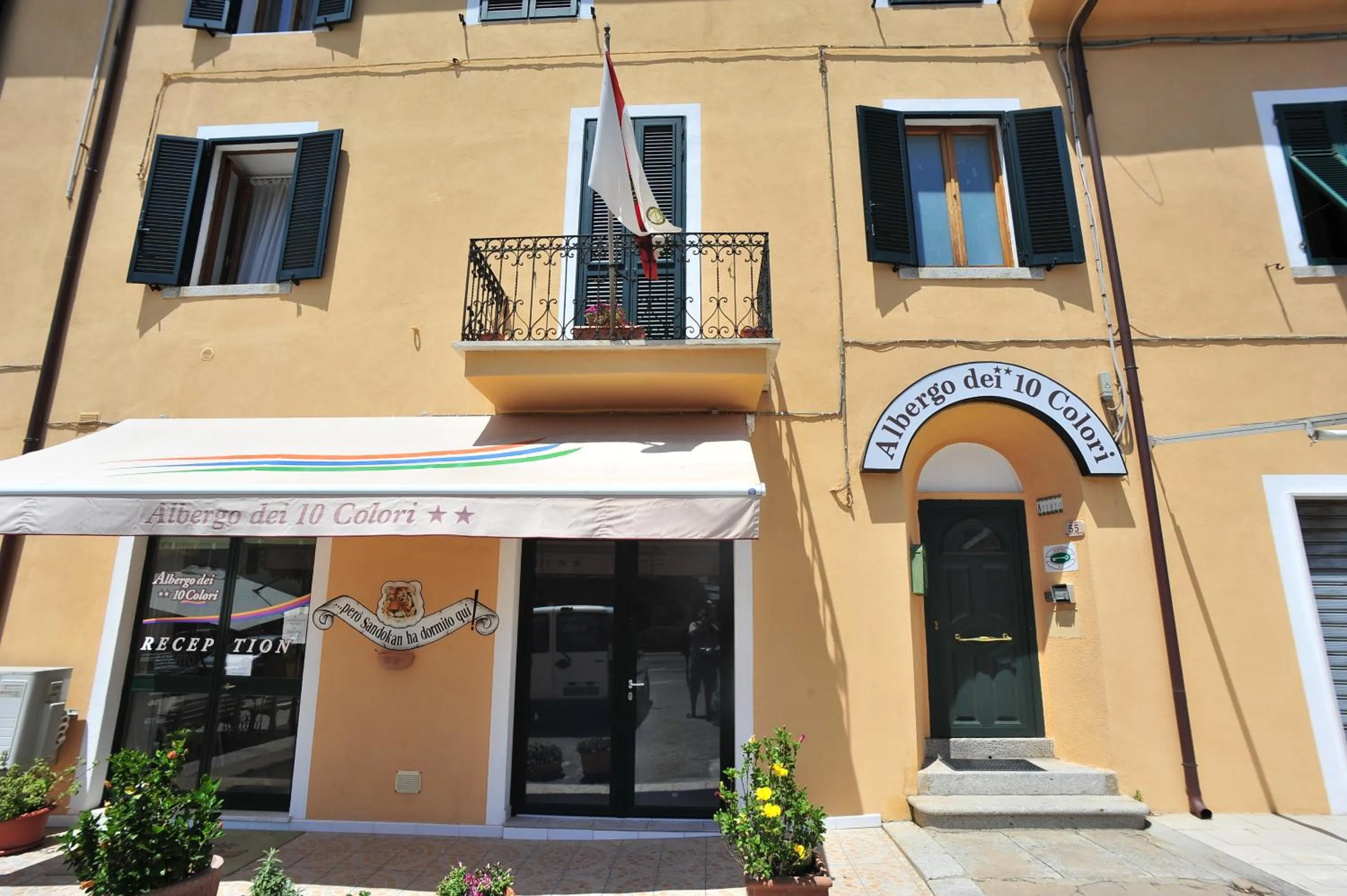 Facade/entrance in Albergo Dei 10 Colori
