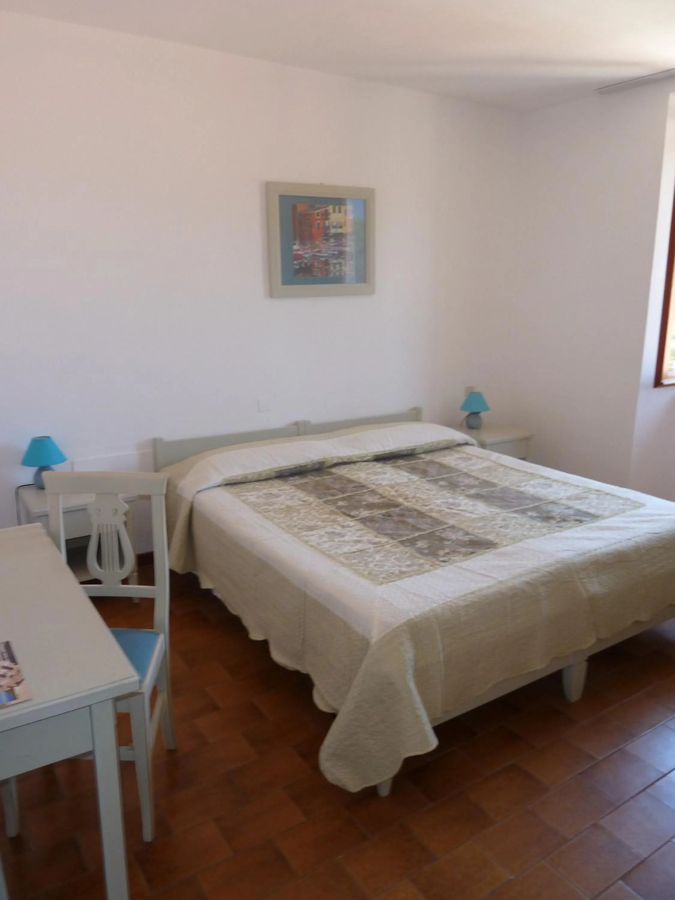 Photo of the whole room, Bed in Albergo Dei 10 Colori