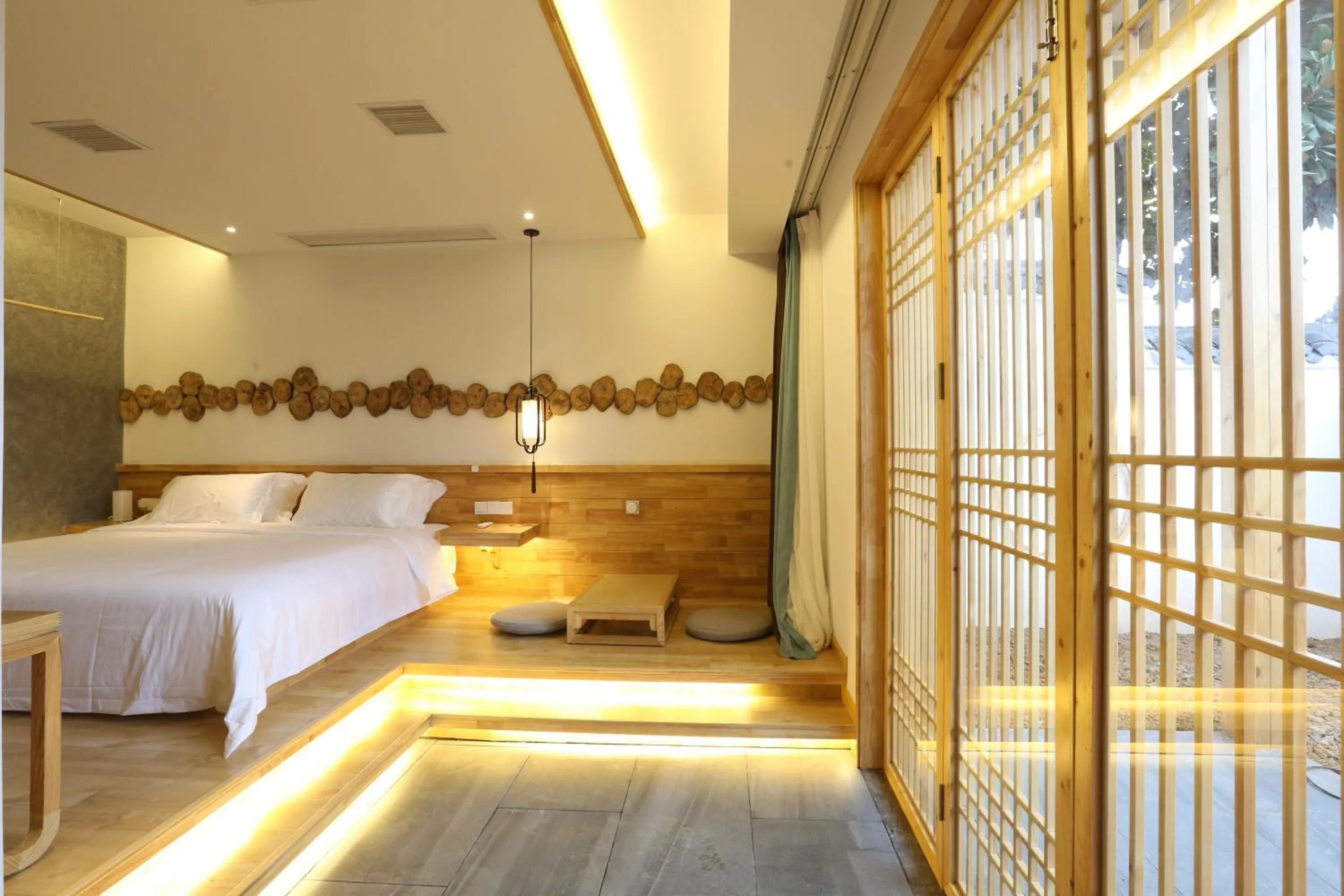 Bed in Zhangjiajie Su Xin Resort Near Tianmen Shan & Hehua airport-Free pick up