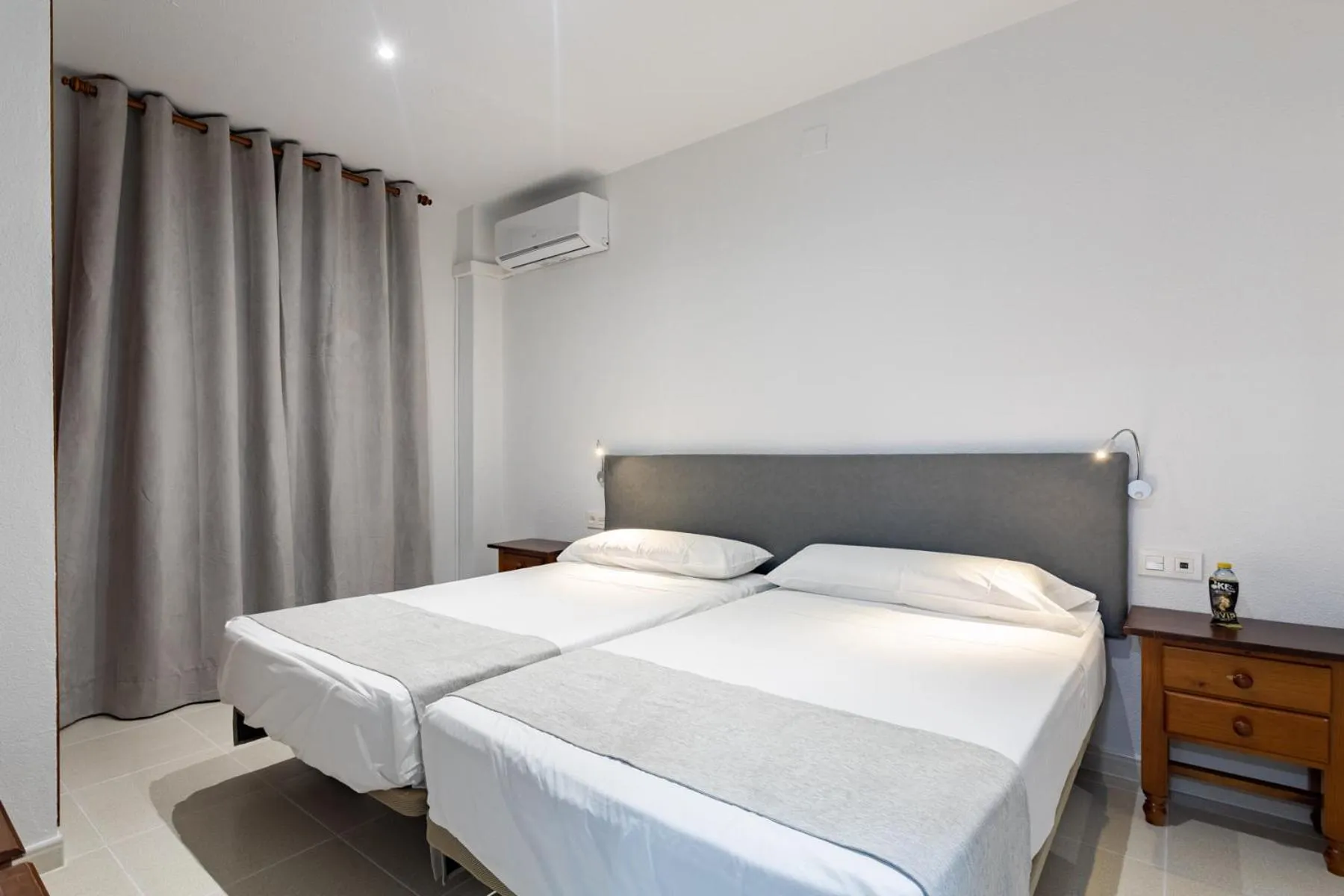 Bed in Hostal La Costa