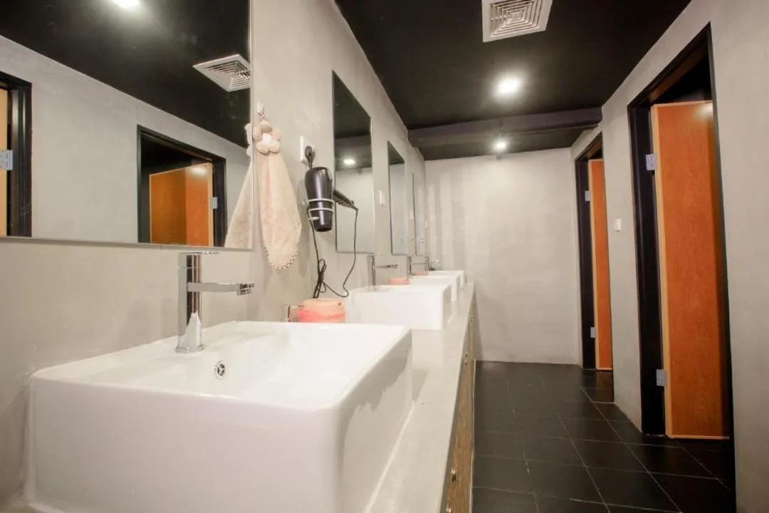 Bathroom in Homy Seafront Hostel