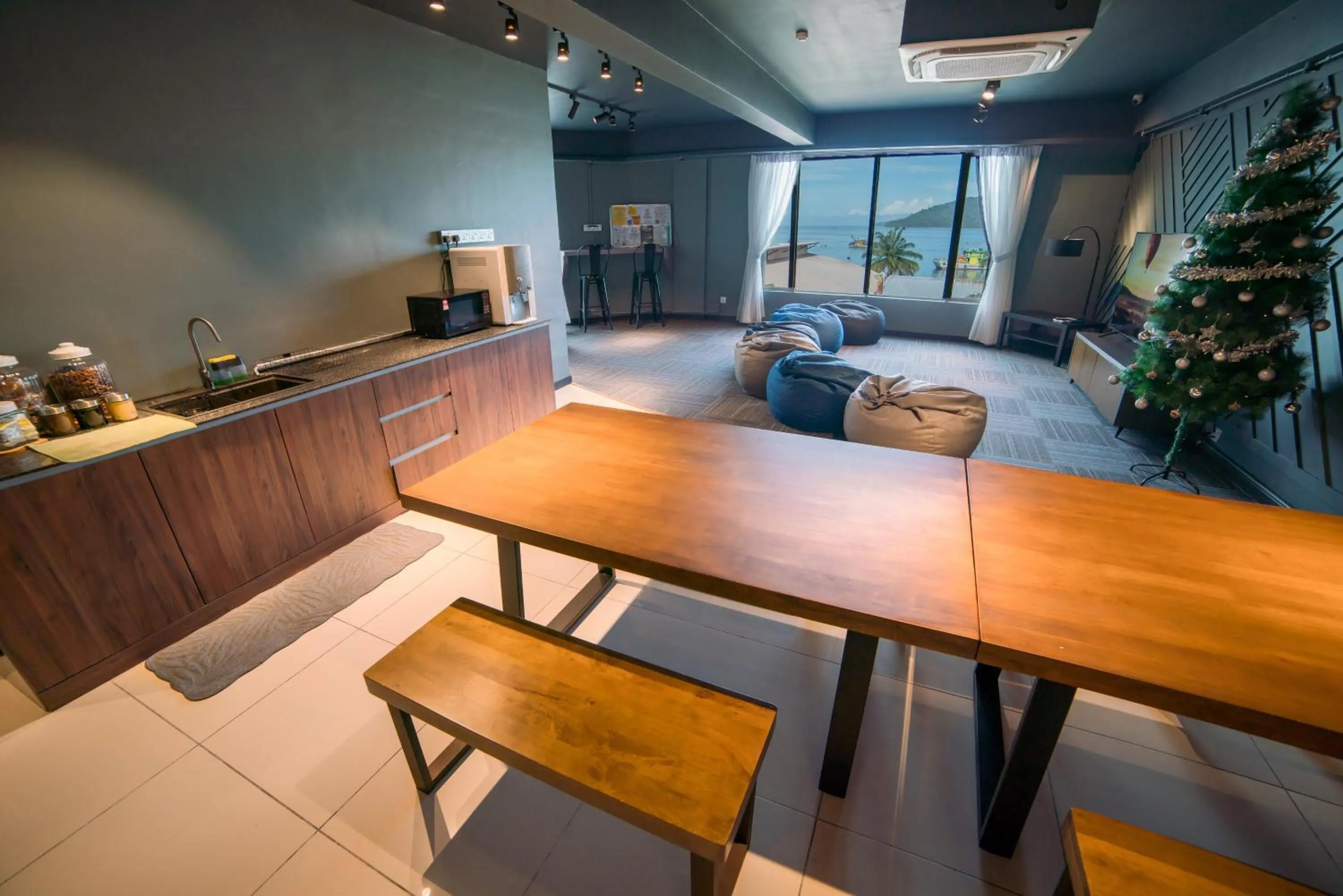 Homy Seafront Hostel