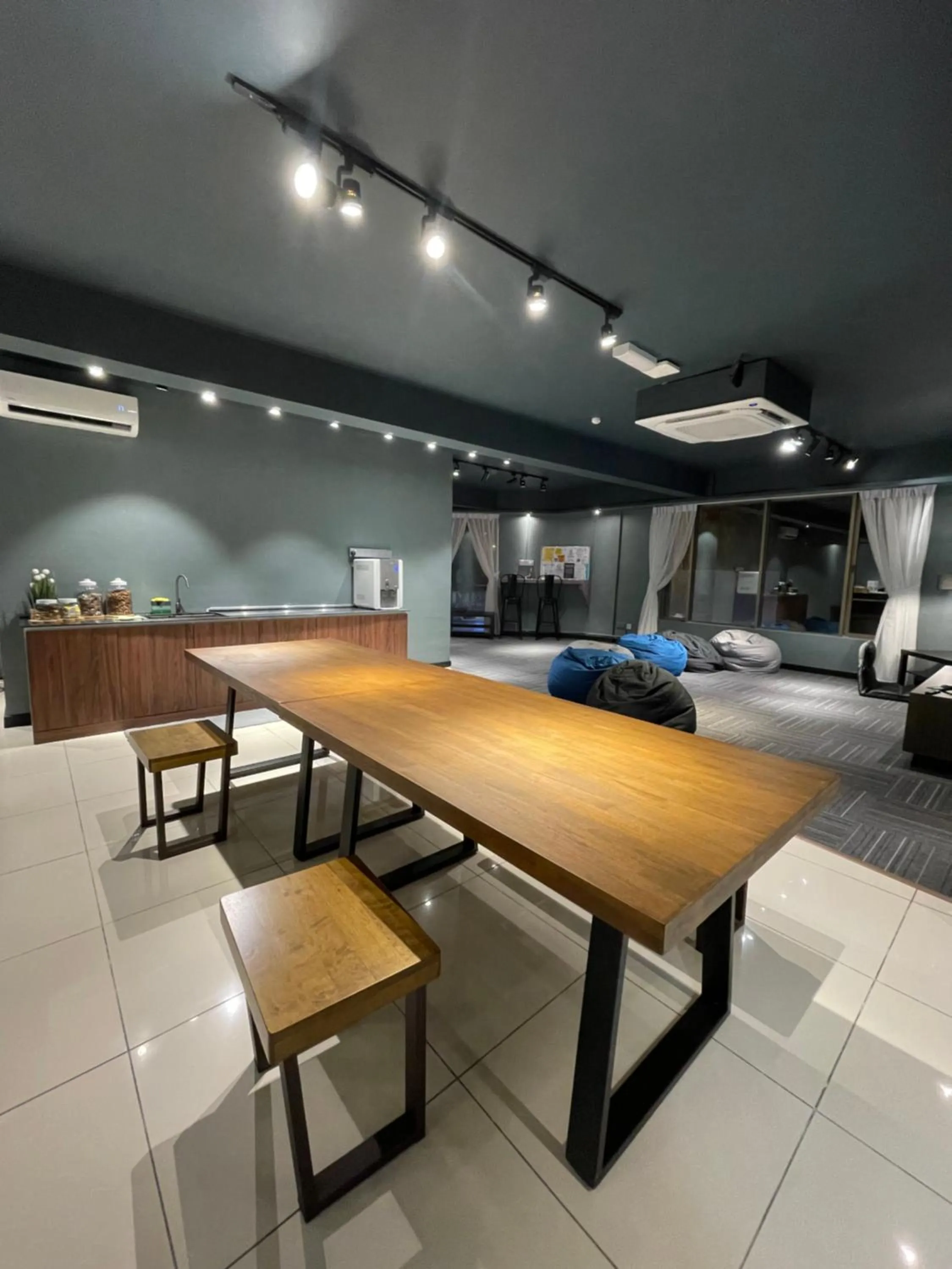 Homy Seafront Hostel