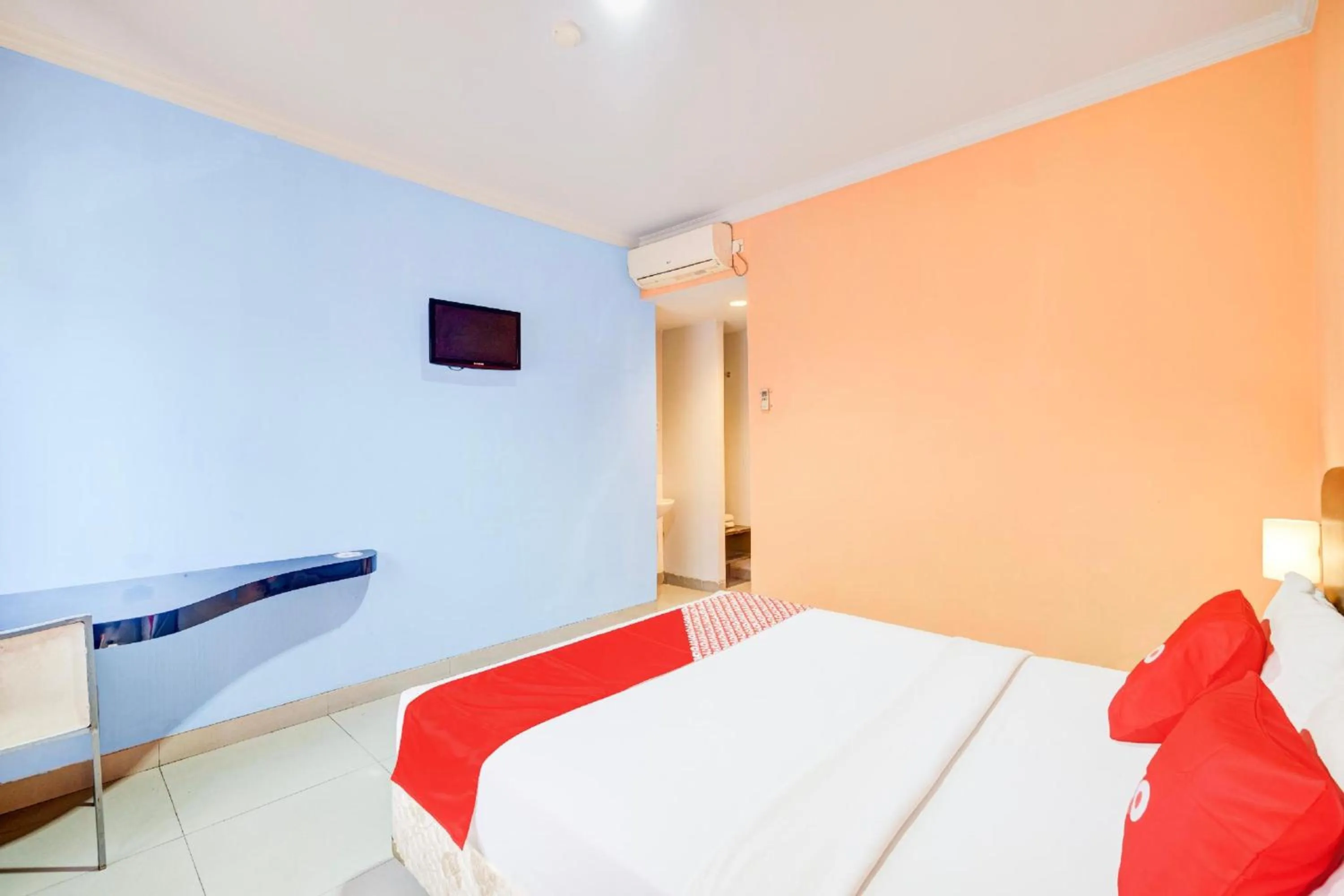 Bedroom in Collection O Manggis Inn