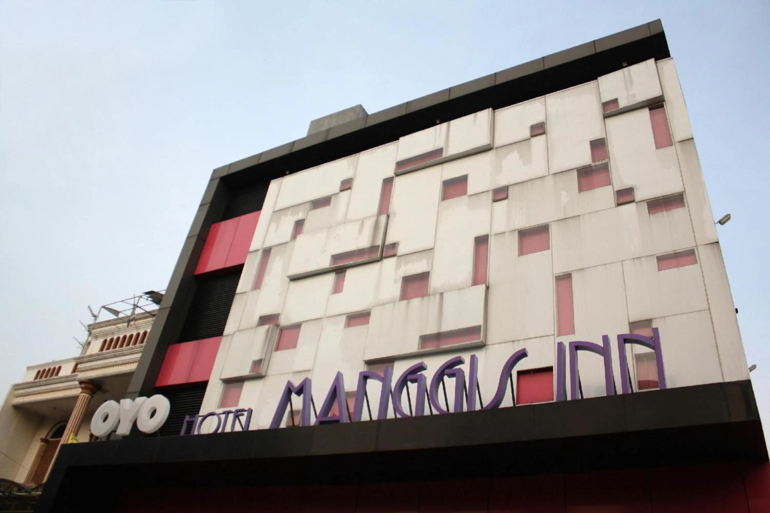 Property building in Collection O Manggis Inn