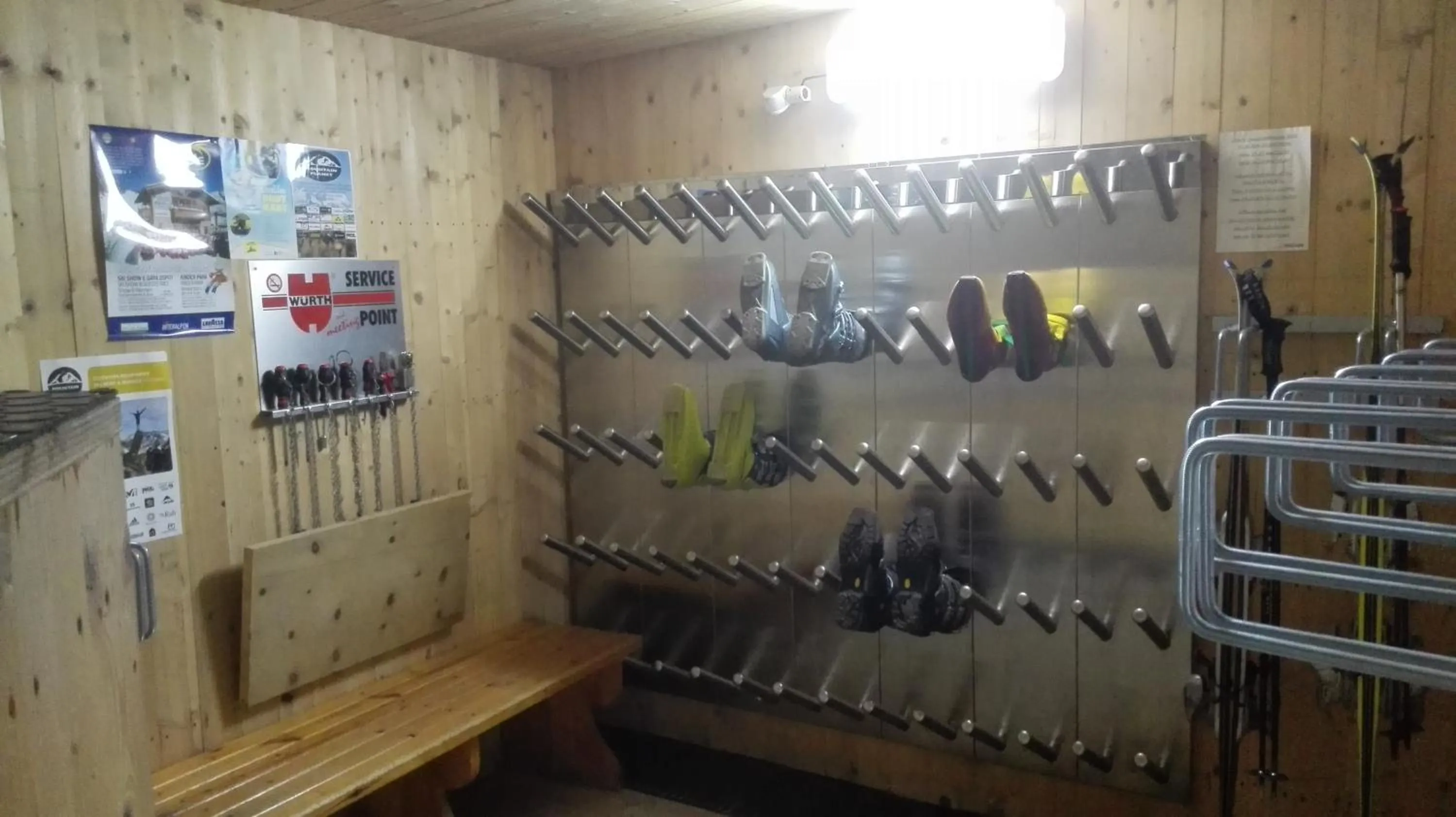 Skiing in Residence Baita Cusini