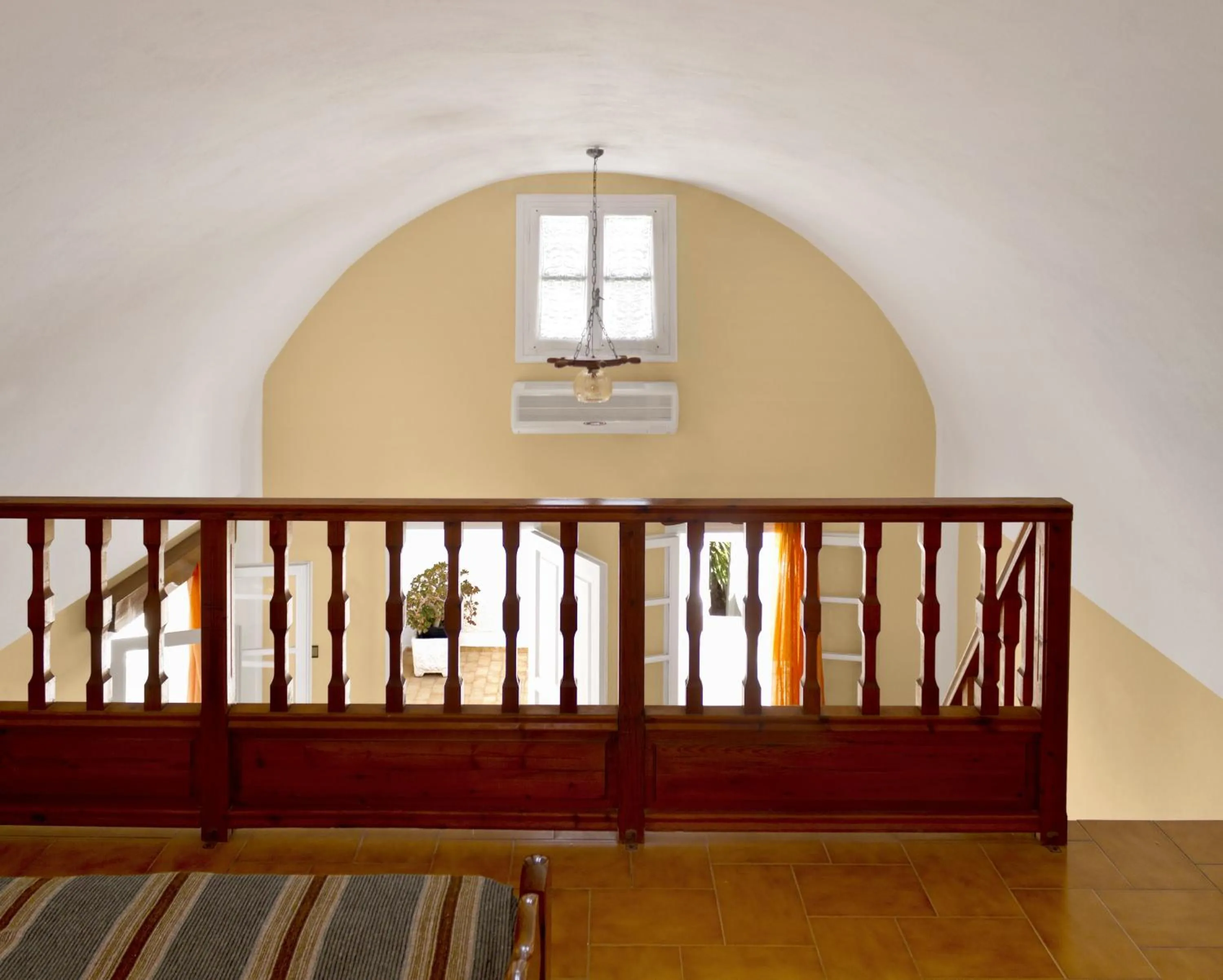 Decorative detail, Bed in Dolphins Apartments