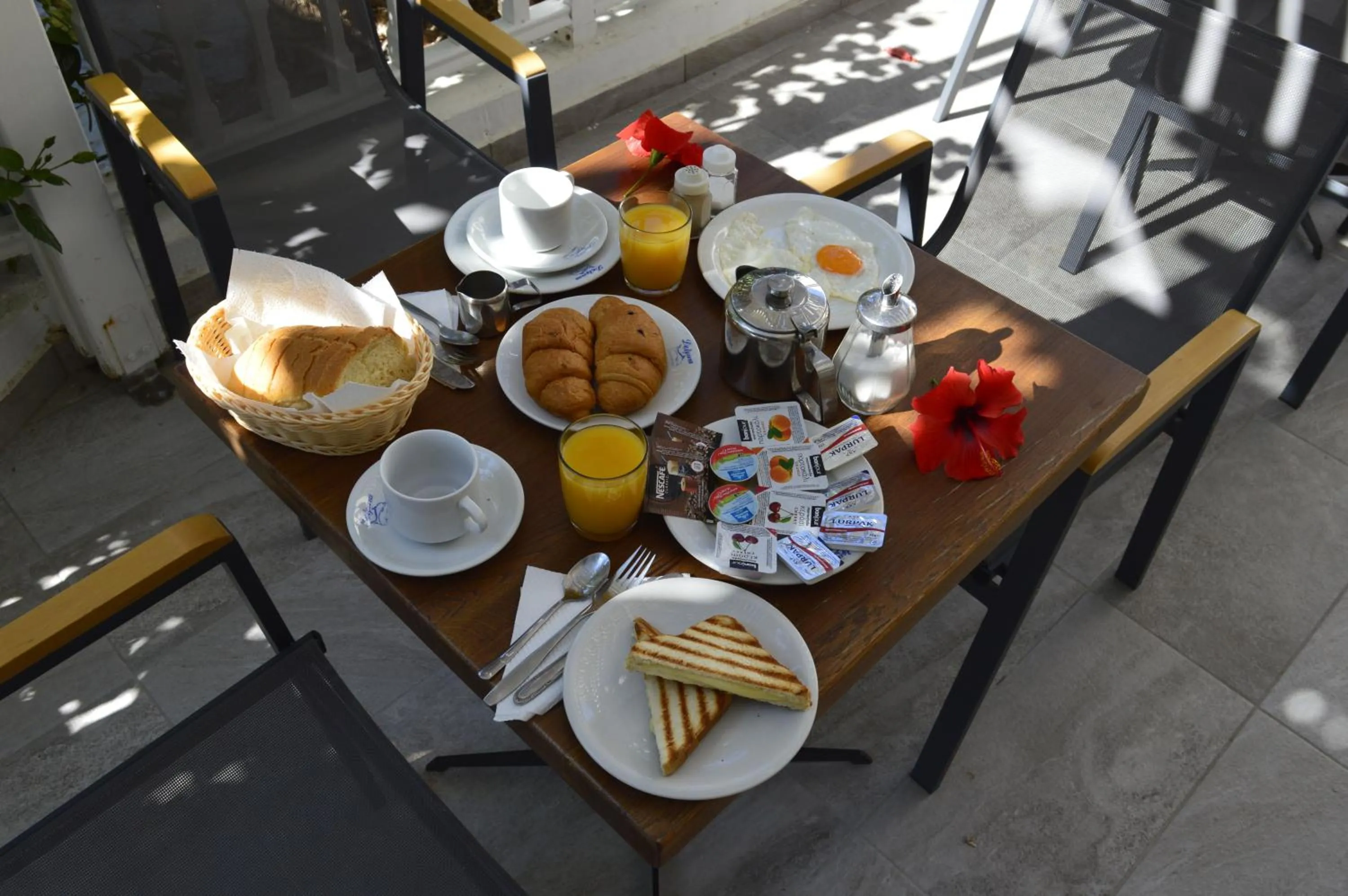 Breakfast in Dolphins Apartments