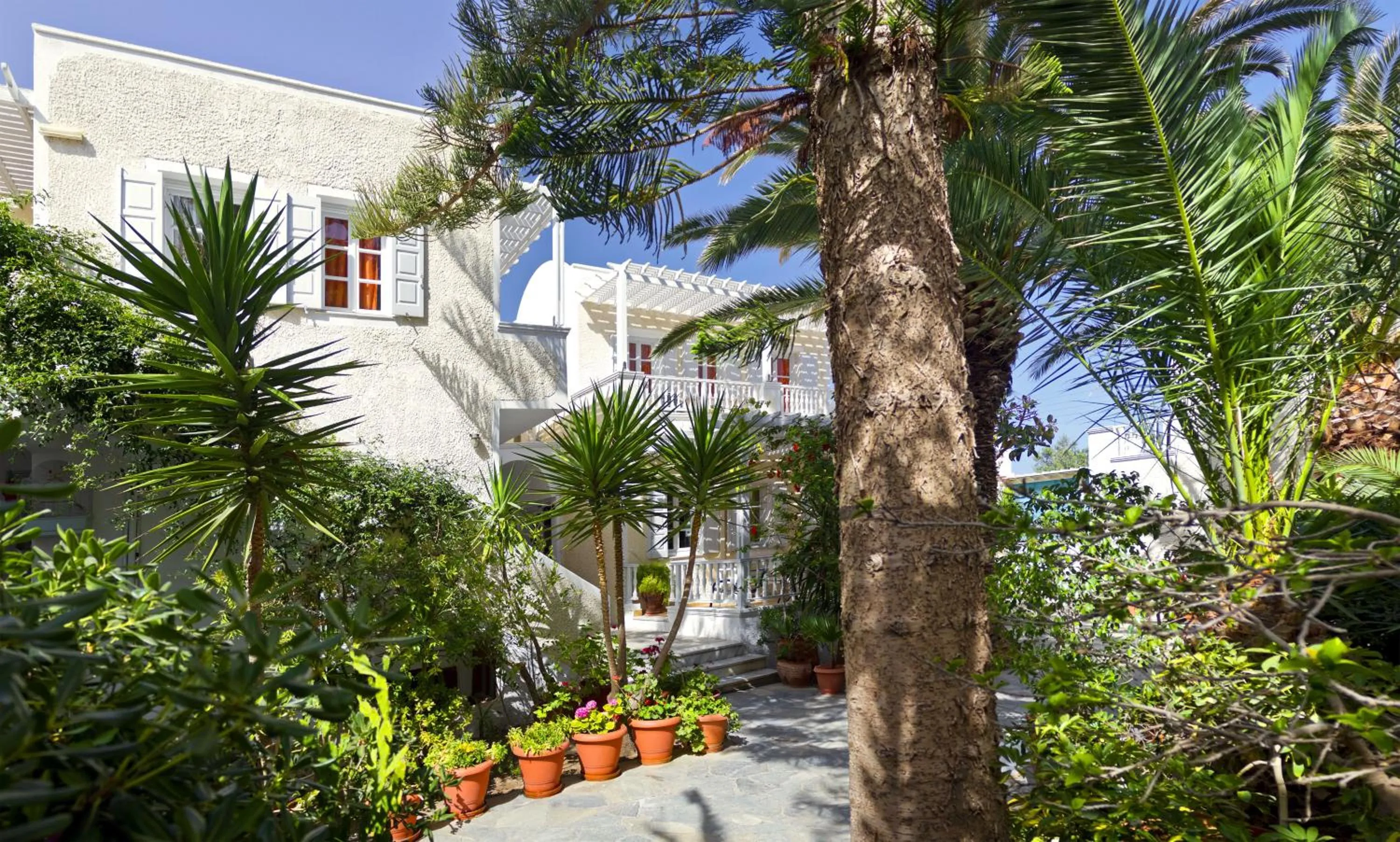 Property building in Dolphins Apartments