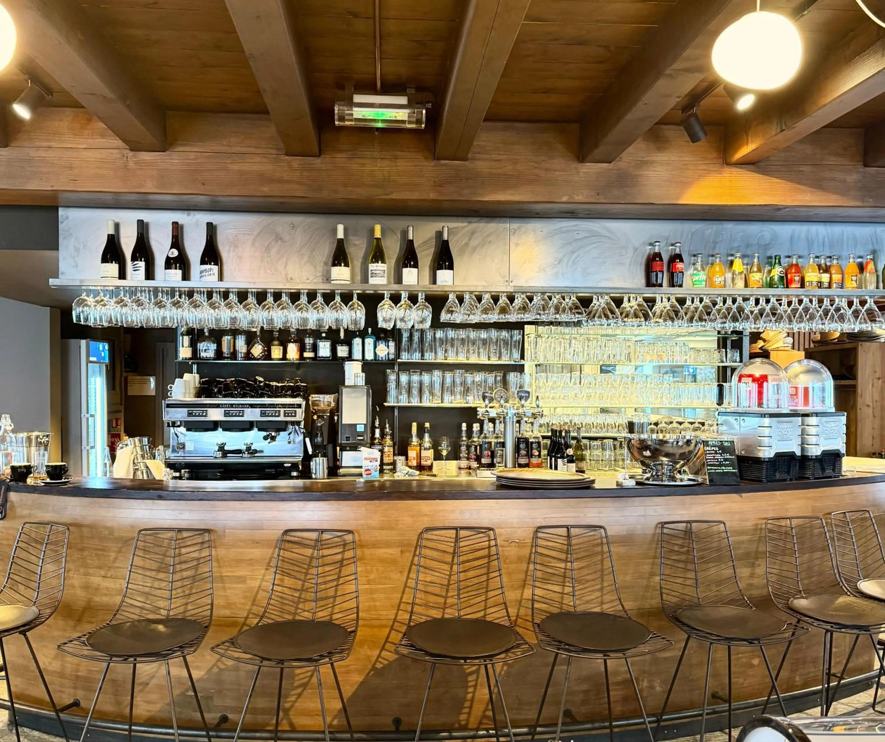 Lounge or bar in Hôtel LAPIAZ & Spa - FLAINE