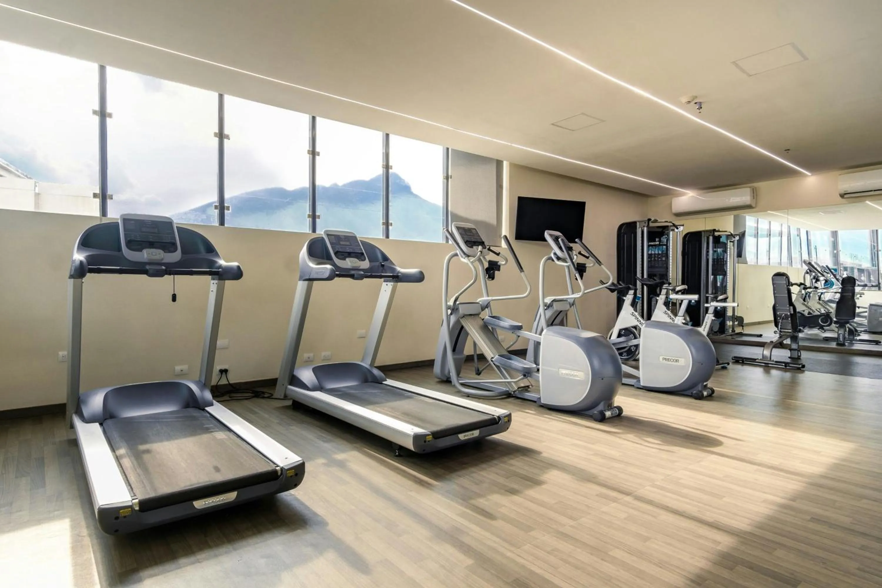 Fitness centre/facilities in SJ Grand Hotel
