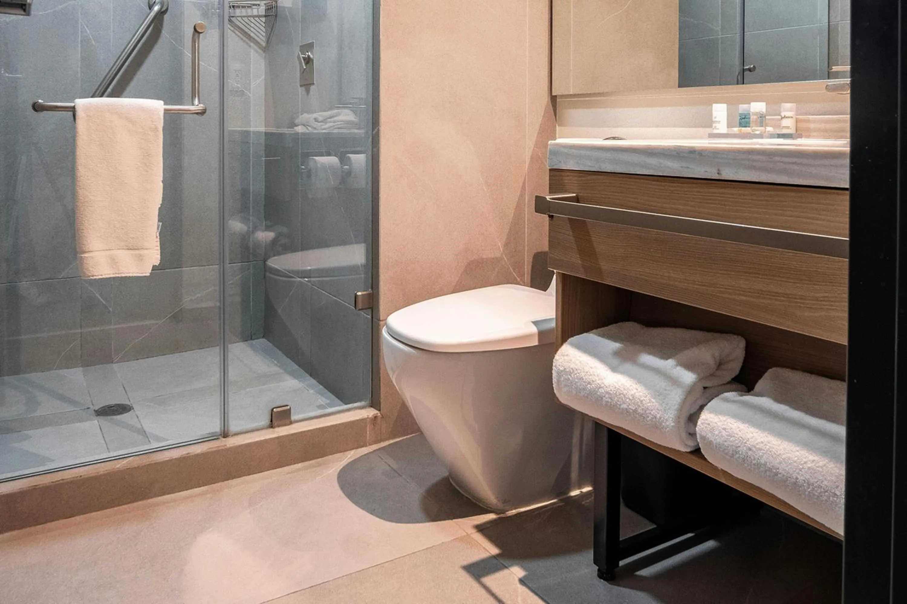 Photo of the whole room in SJ Grand Hotel