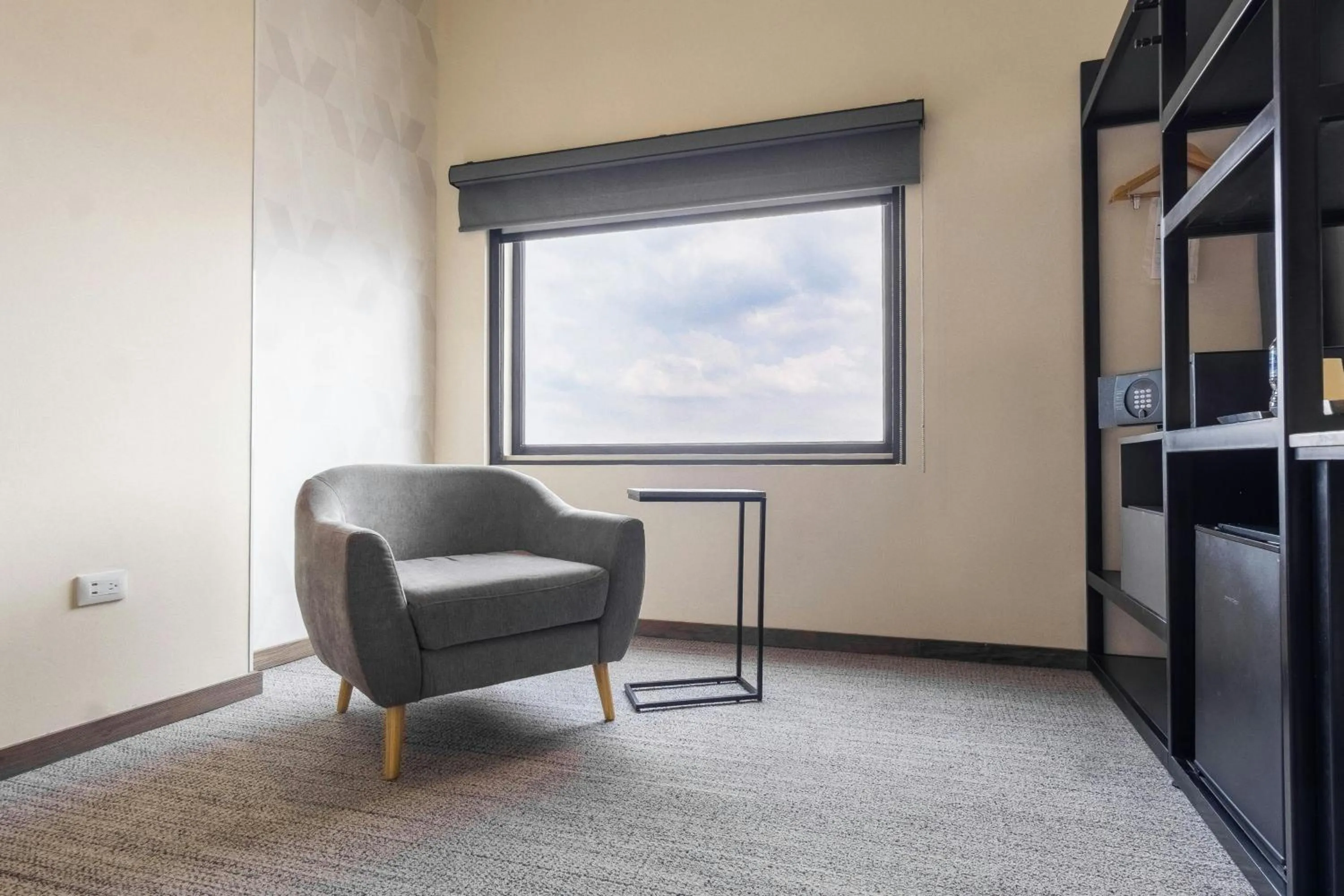 Photo of the whole room in SJ Grand Hotel