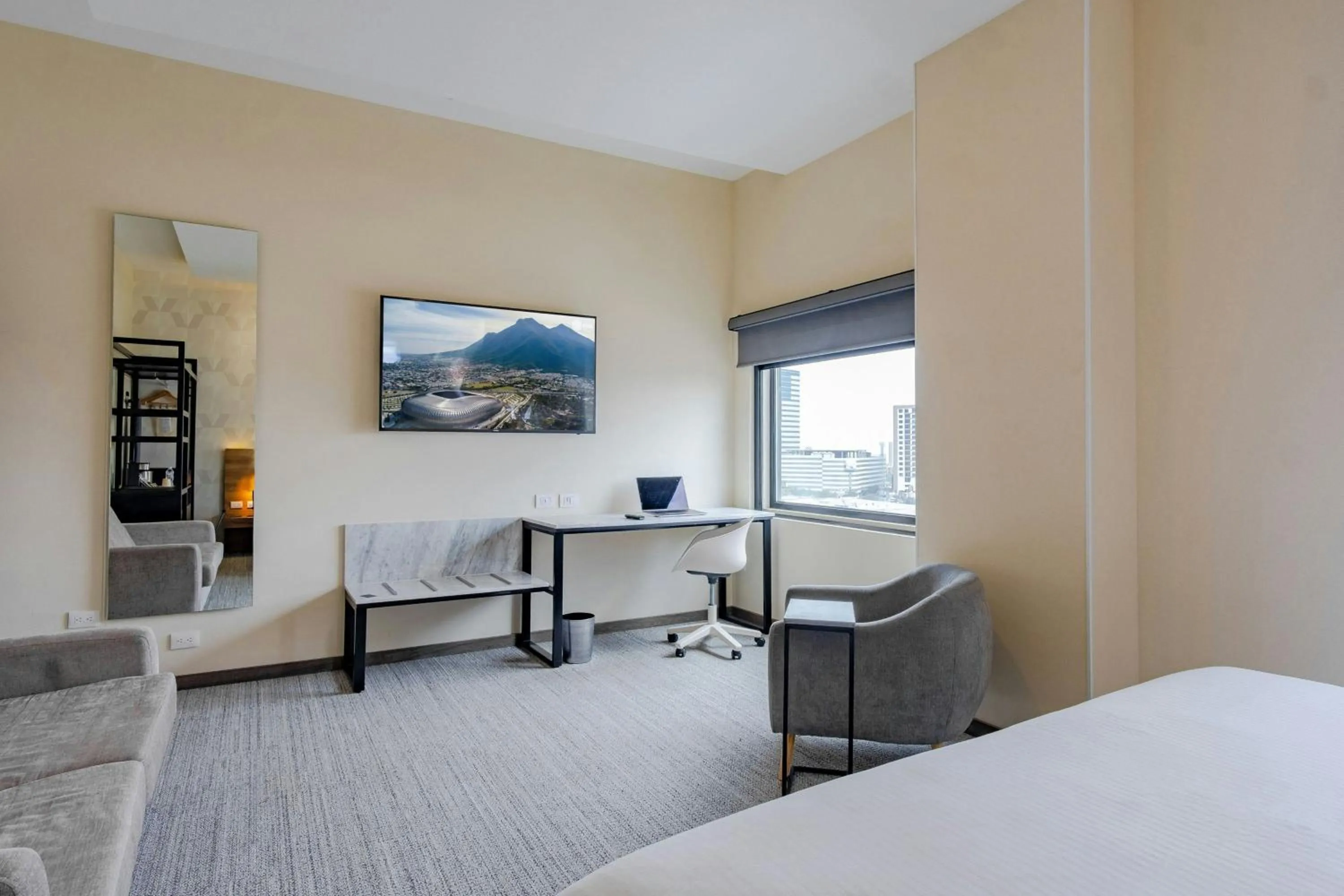 Bedroom, Bed in SJ Grand Hotel