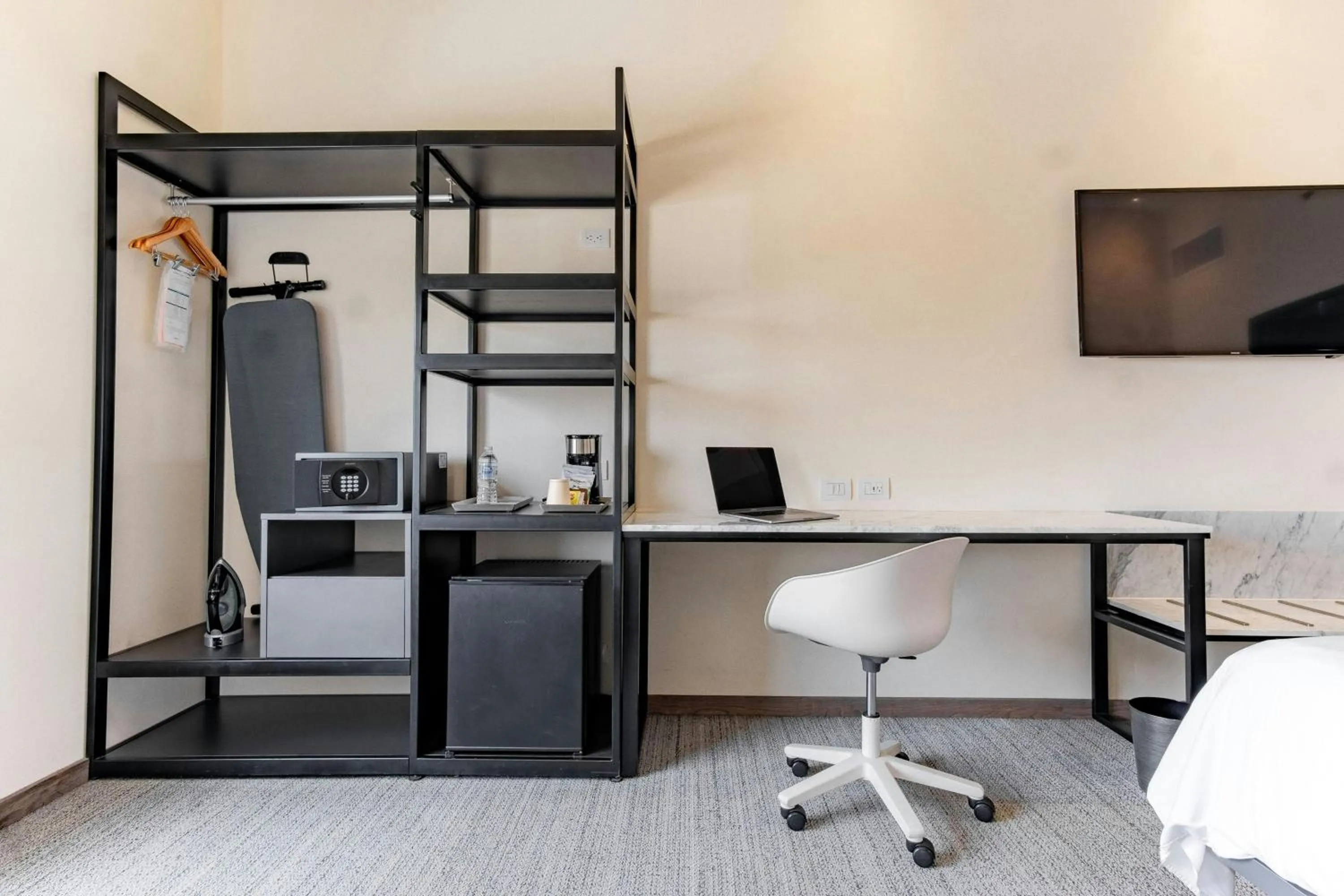 Photo of the whole room in SJ Grand Hotel