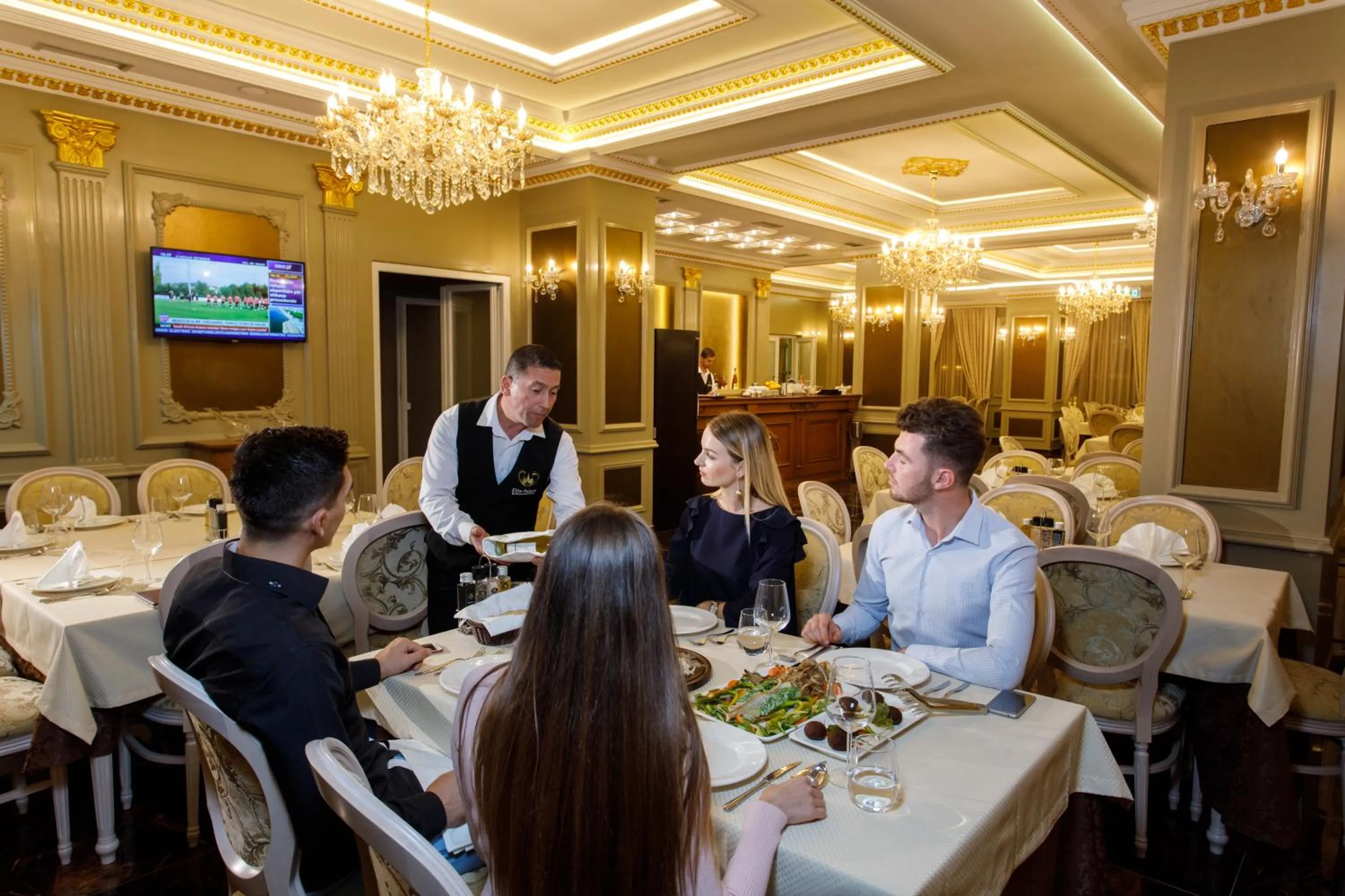 Restaurant/places to eat in Elite Palace