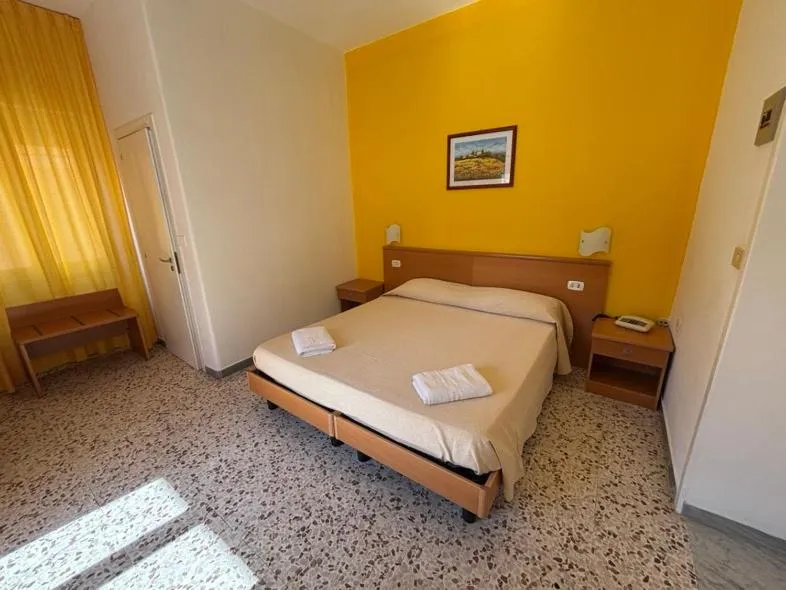 Photo of the whole room, Bed in Delfino