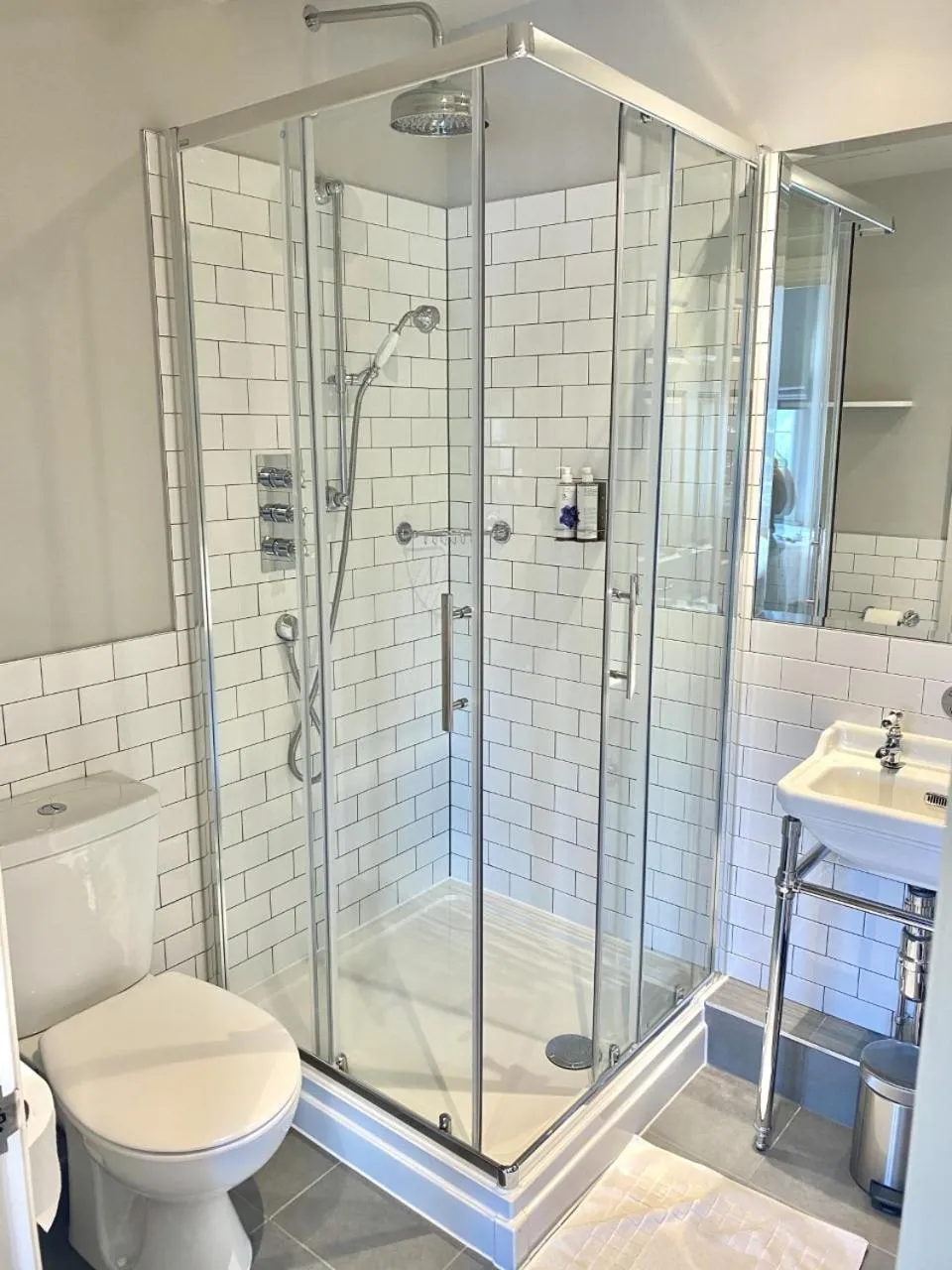 Bathroom in The Bridge Pub & Rooms