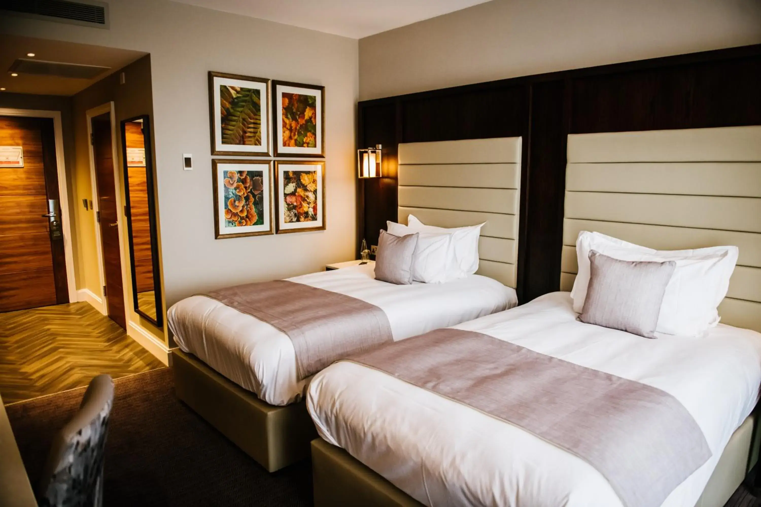 Luxury Twin Room in Crow Wood Hotel & Spa Resort Luxury Twin Room in Crow Wood Hotel & Spa Resort