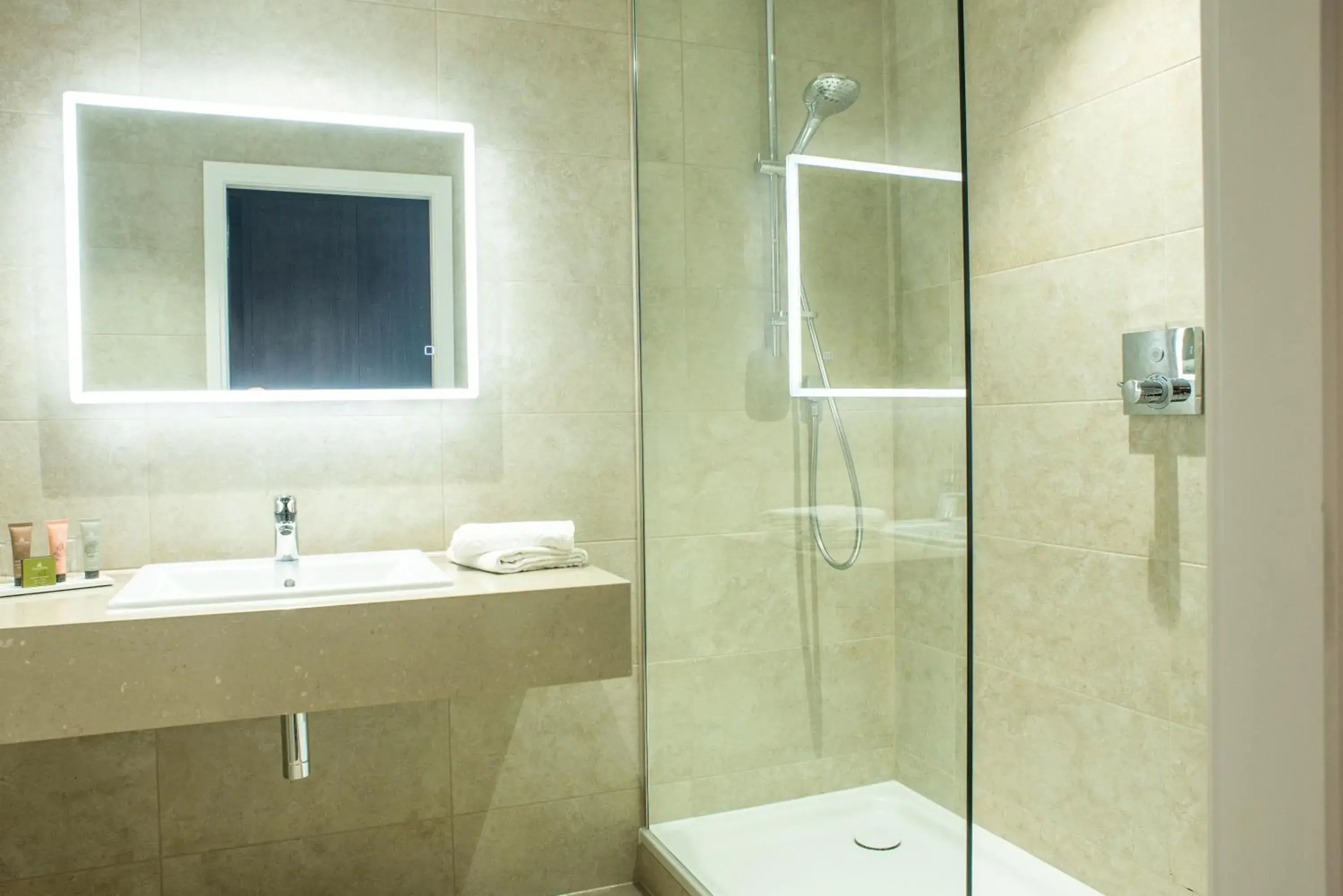 Luxury Twin Room in Crow Wood Hotel & Spa Resort Luxury Twin Room in Crow Wood Hotel & Spa Resort
