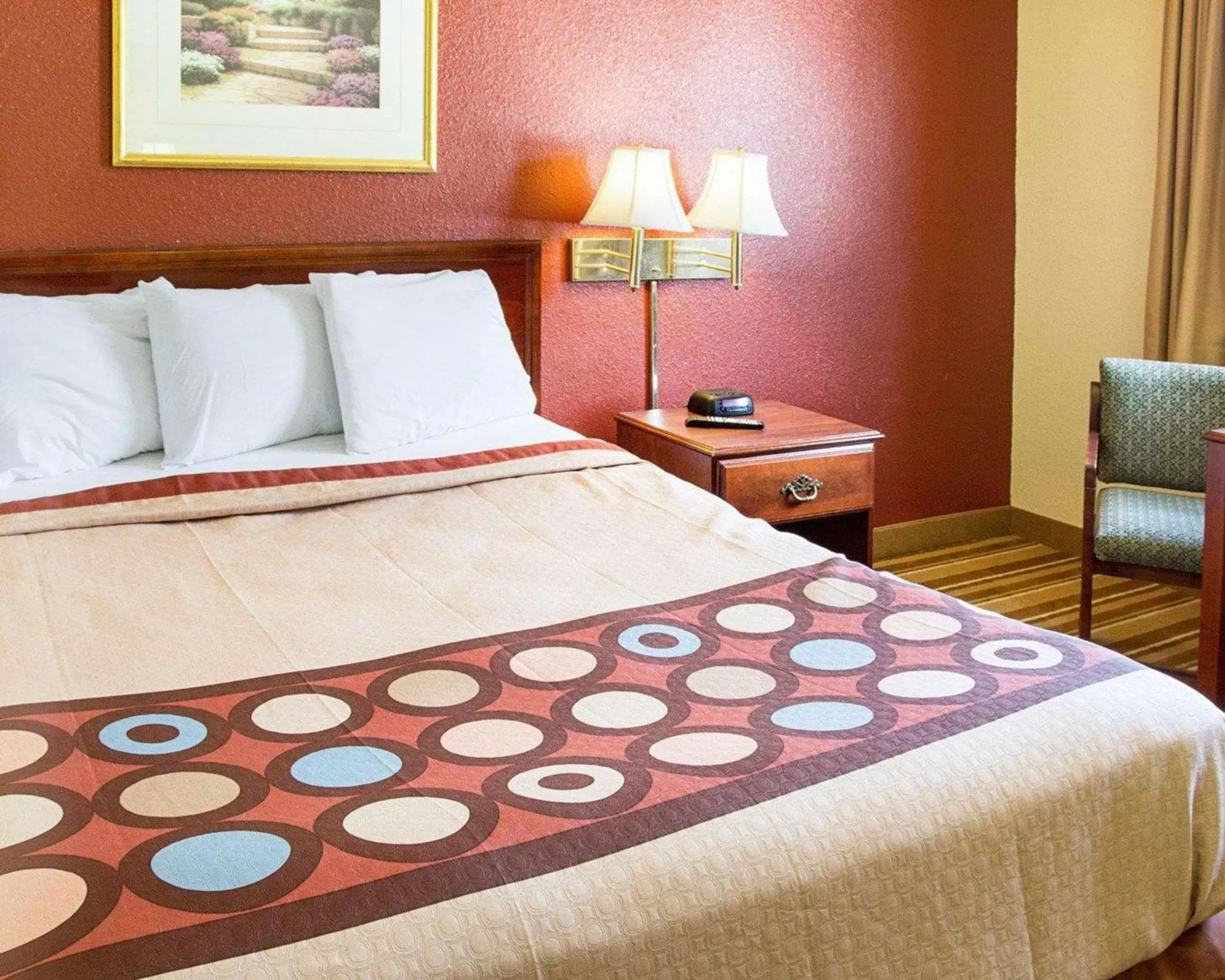 Photo of the whole room, Bed in Rodeway Inn Florence - Cincinnati South Photo of the whole room, Bed in Rodeway Inn Florence - Cincinnati South