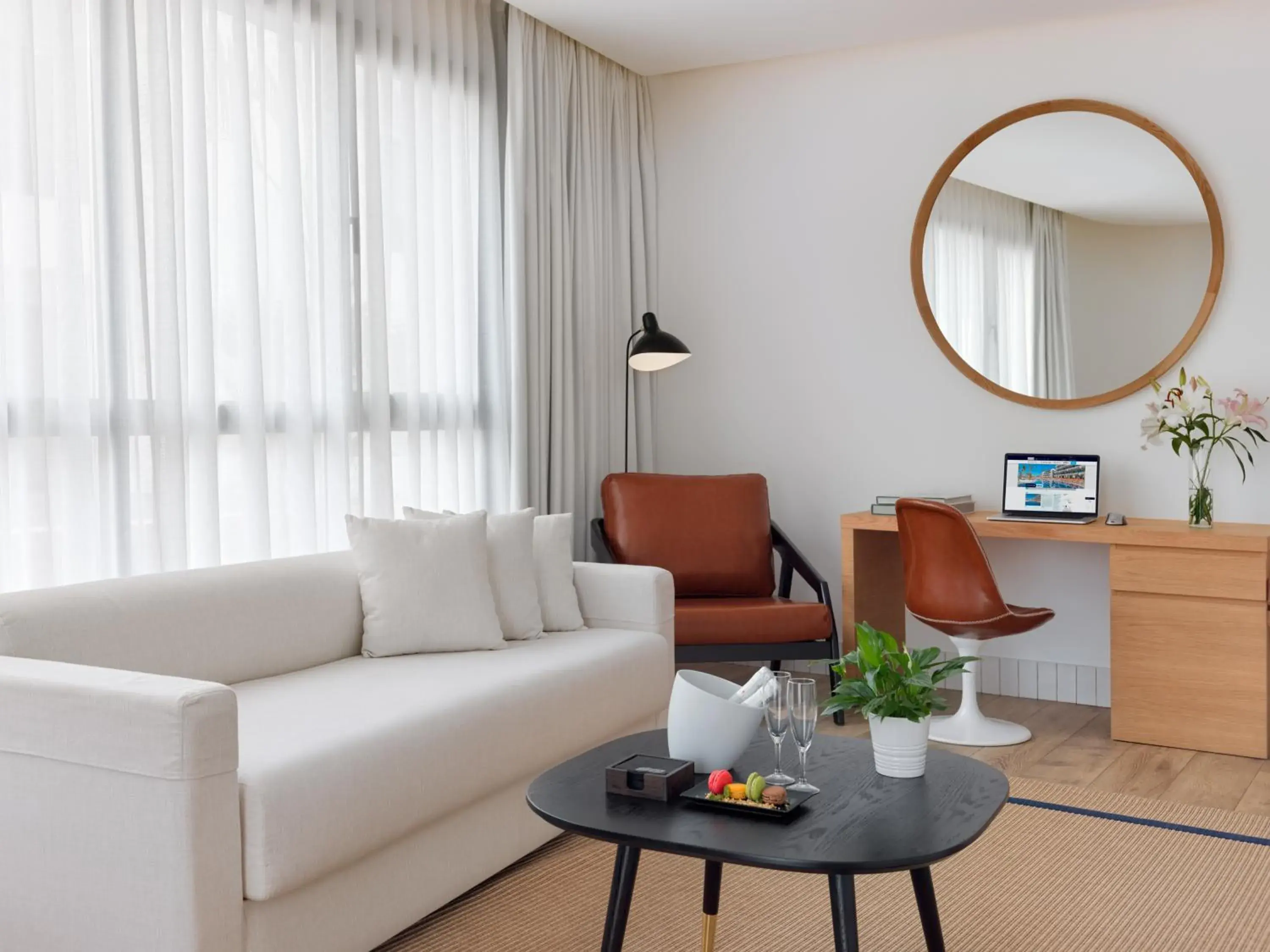 Junior Suite Privilege (2 Adults + 3 Children) in H10 Atlantic Sunset Horizons Collection Junior Suite Privilege (2 Adults + 3 Children) in H10 Atlantic Sunset Horizons Collection