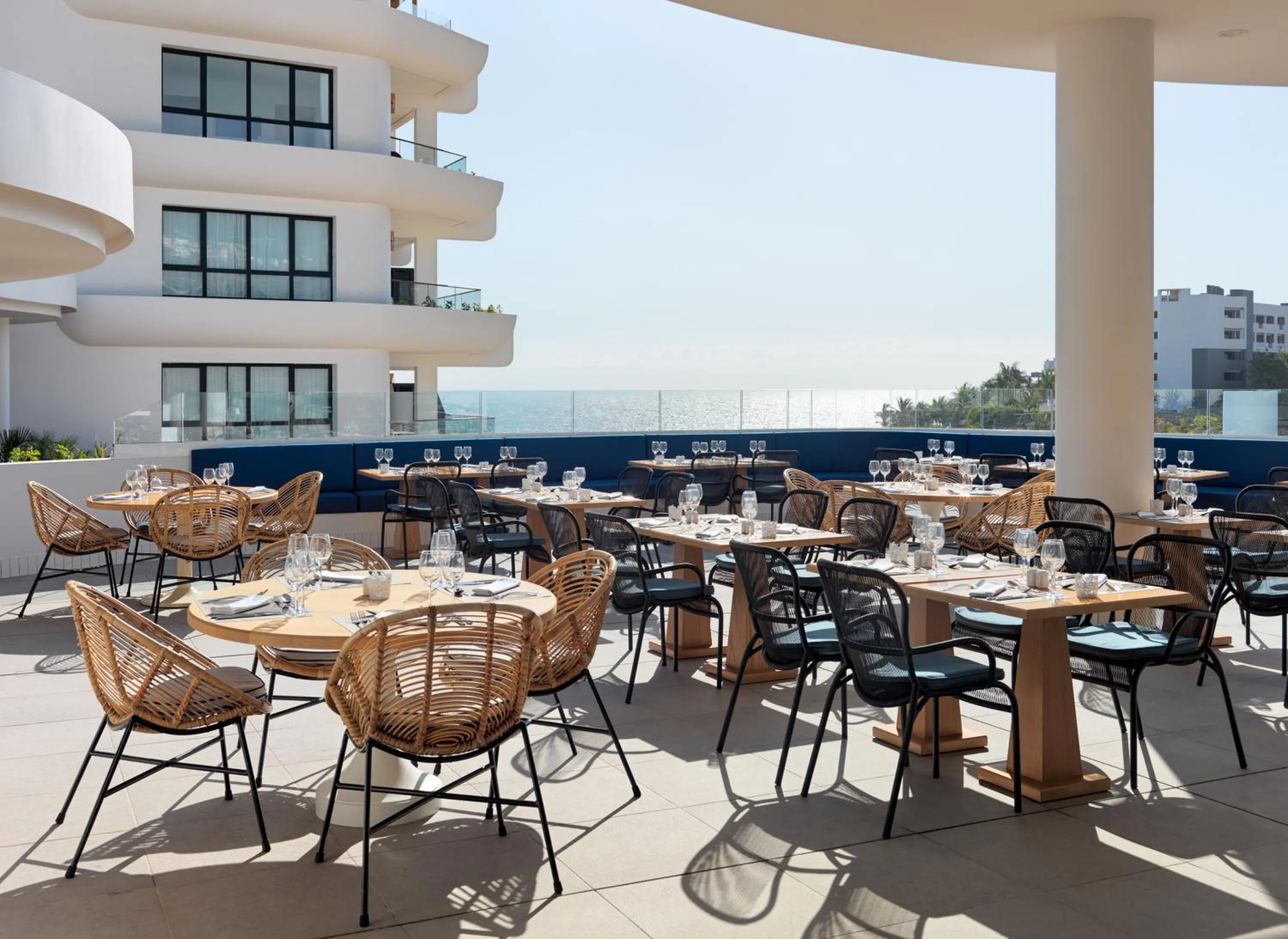 Restaurant/places to eat in H10 Atlantic Sunset Horizons Collection