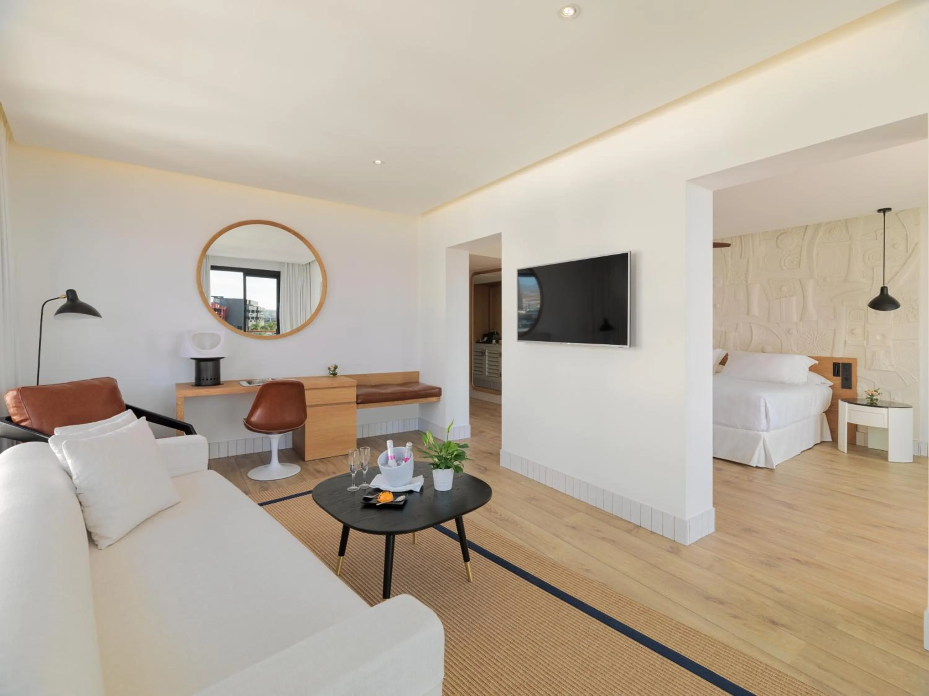 Living room, Bed in H10 Atlantic Sunset Horizons Collection