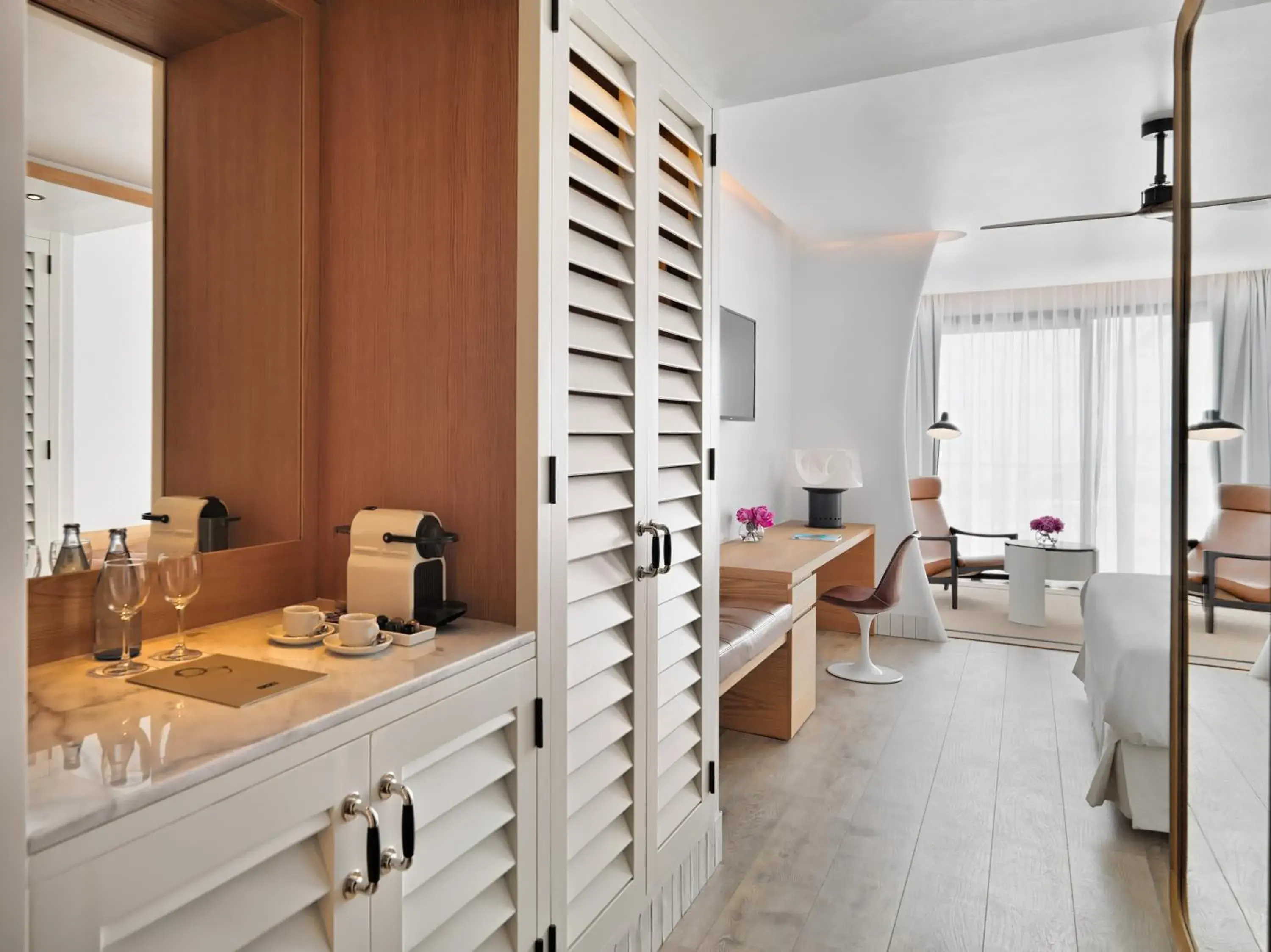 Coffee/tea facilities, Bed in H10 Atlantic Sunset Horizons Collection Coffee/tea facilities, Bed in H10 Atlantic Sunset Horizons Collection