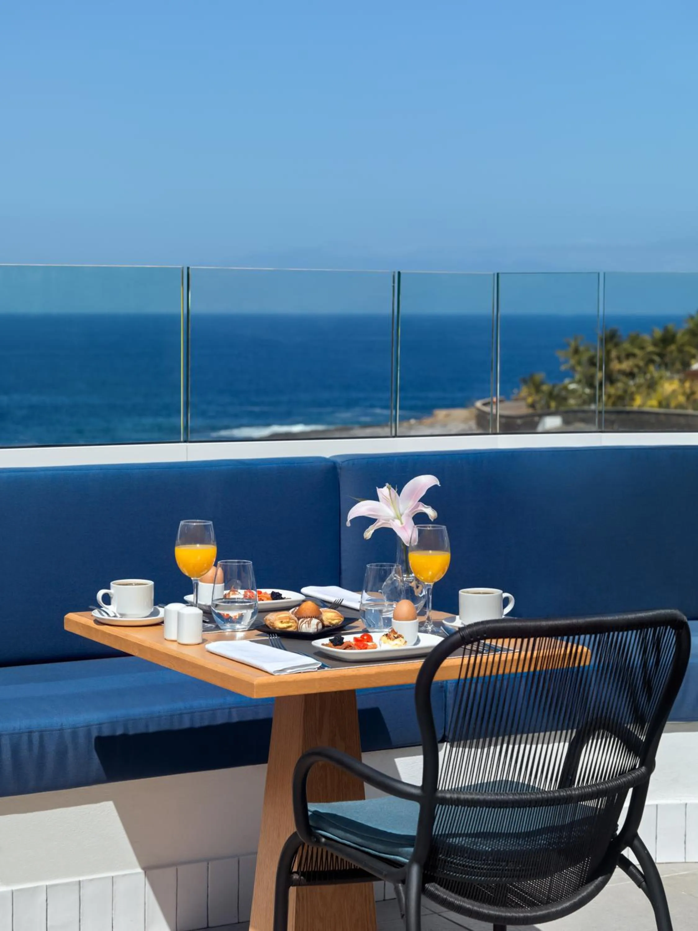 Restaurant/places to eat in H10 Atlantic Sunset Horizons Collection