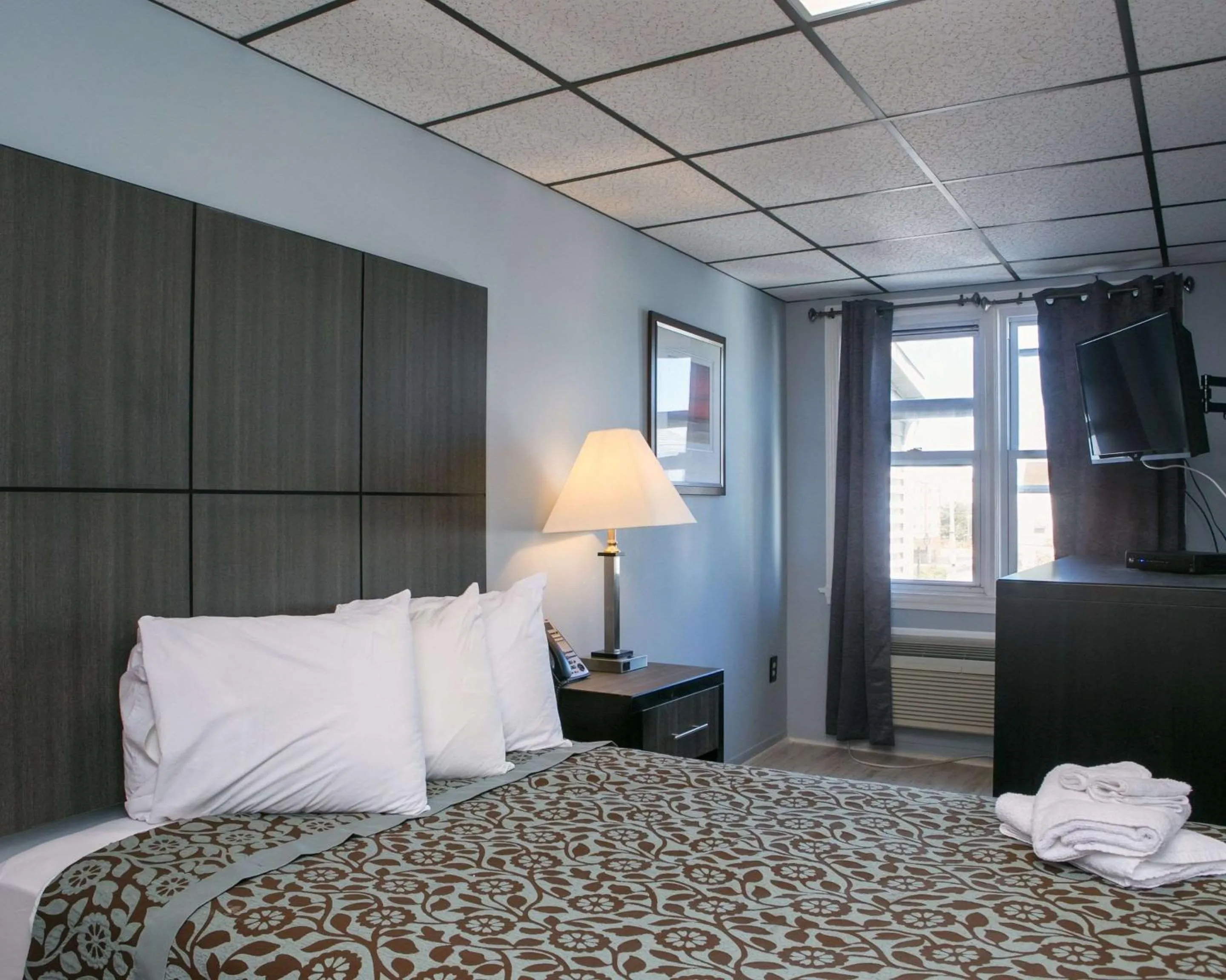 Photo of the whole room, Bed in Hammock Inn & Suites North Beach Hotel