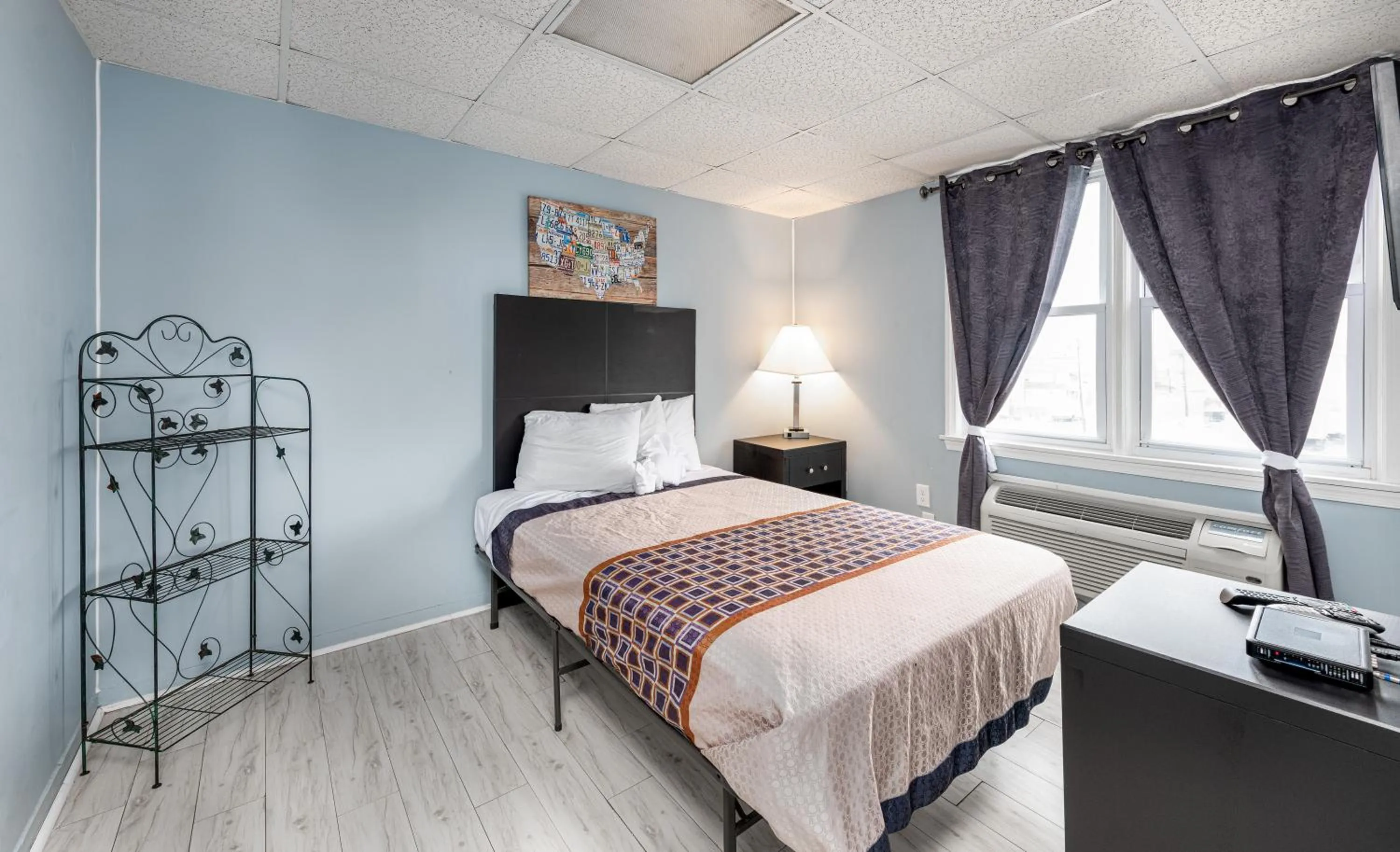 Bedroom, Bed in Hammock Inn & Suites North Beach Hotel