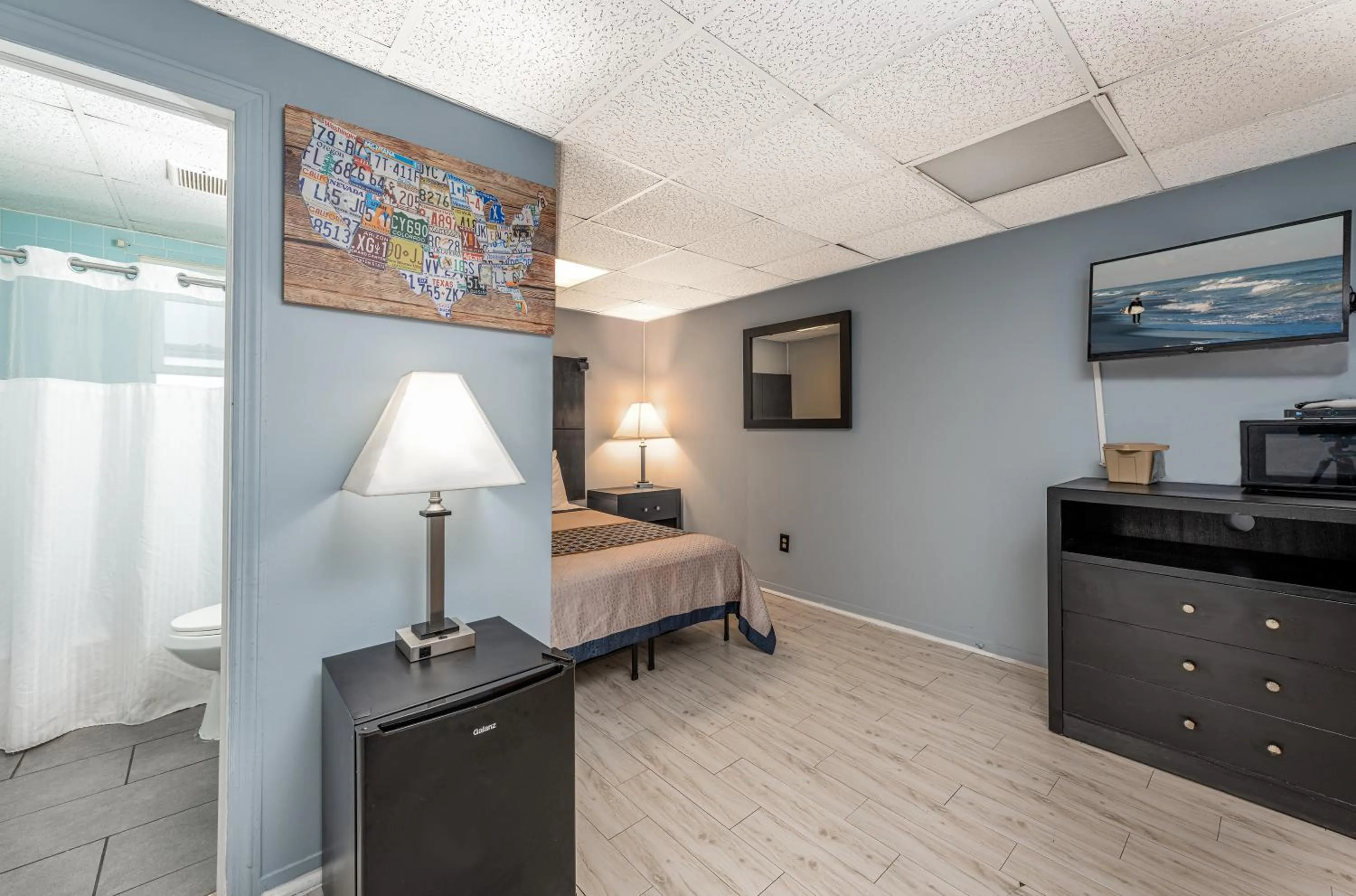 TV and multimedia, Bed in Hammock Inn & Suites North Beach Hotel