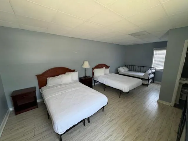 Bed in Hammock Inn & Suites North Beach Hotel