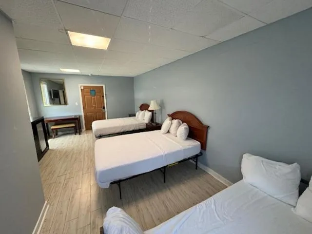 Bed in Hammock Inn & Suites North Beach Hotel