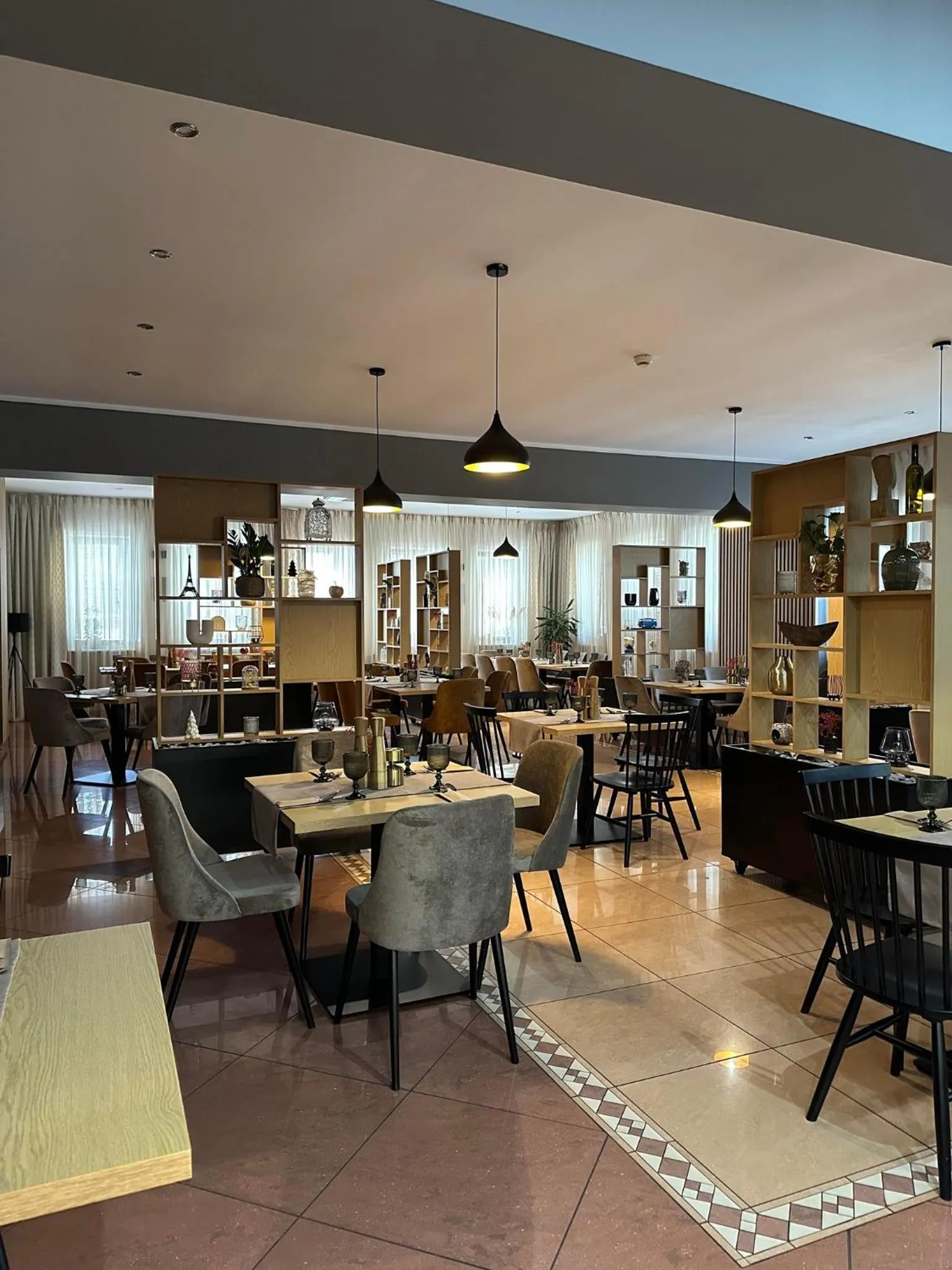 Restaurant/places to eat in Tailor Hotel Sport & Conference