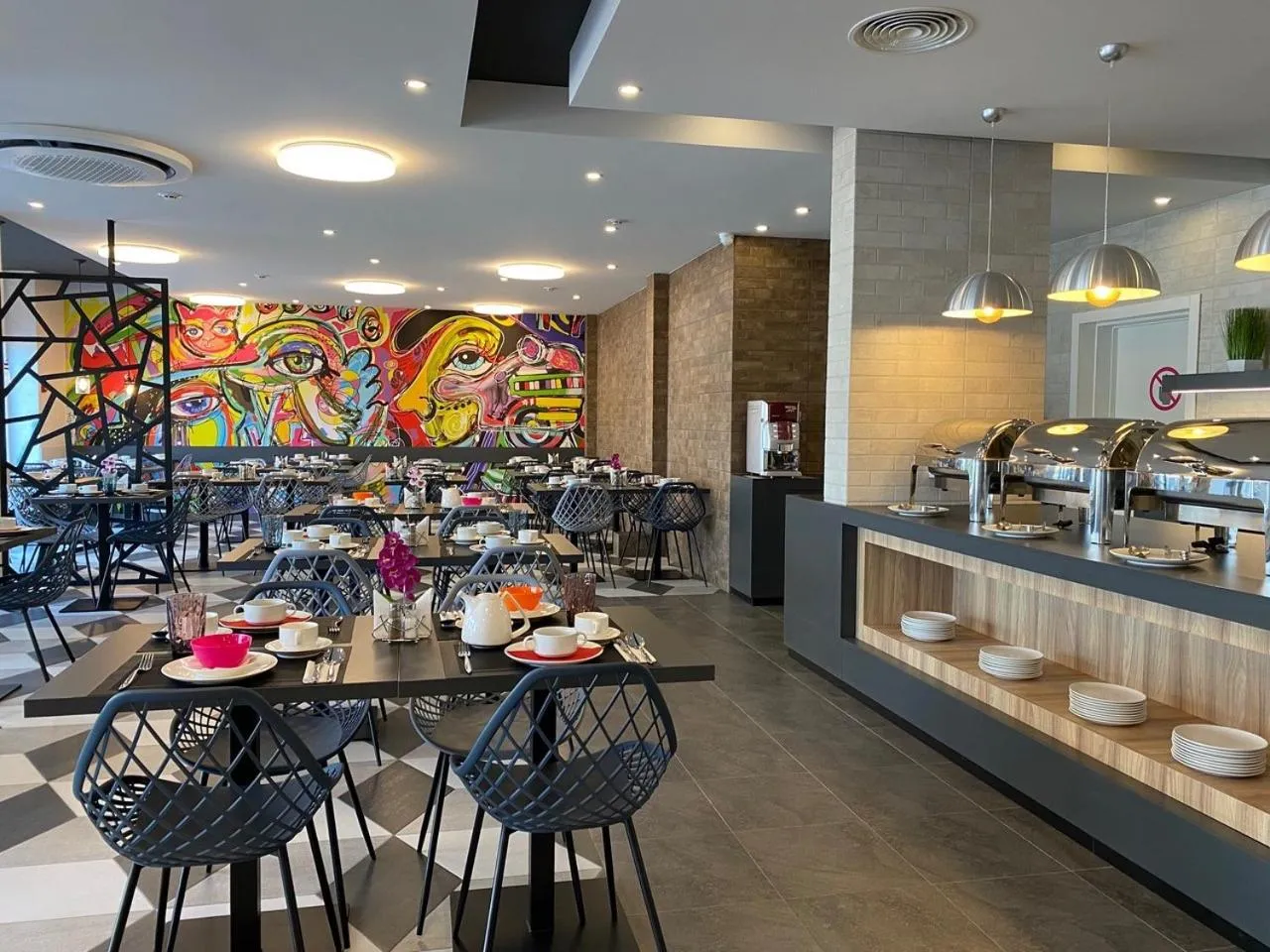 Restaurant/places to eat in Amarant Stay by CHM