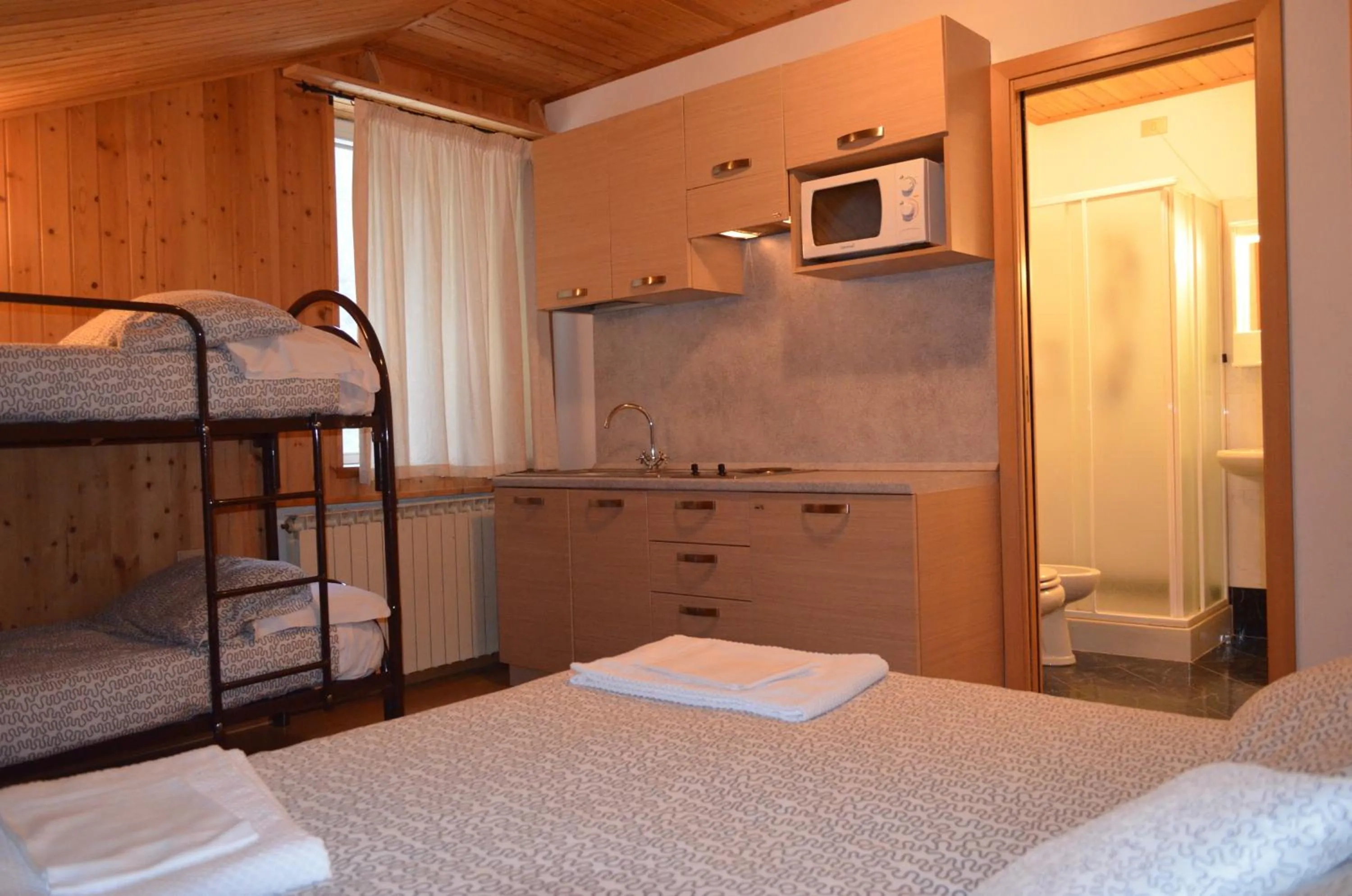 Bathroom, Bed in Campodolcino Camping